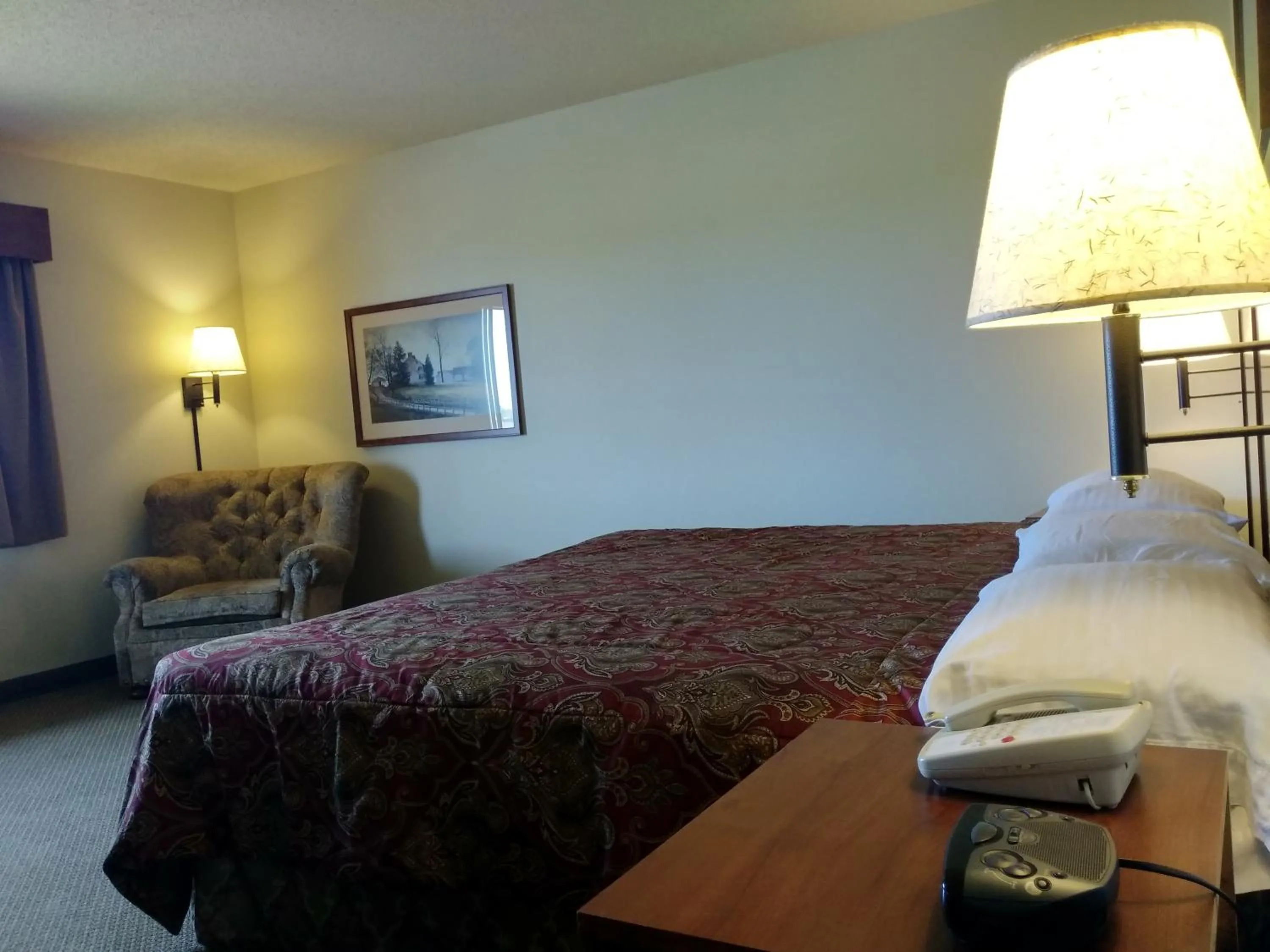 Bed in Madelia Hotel & Suites