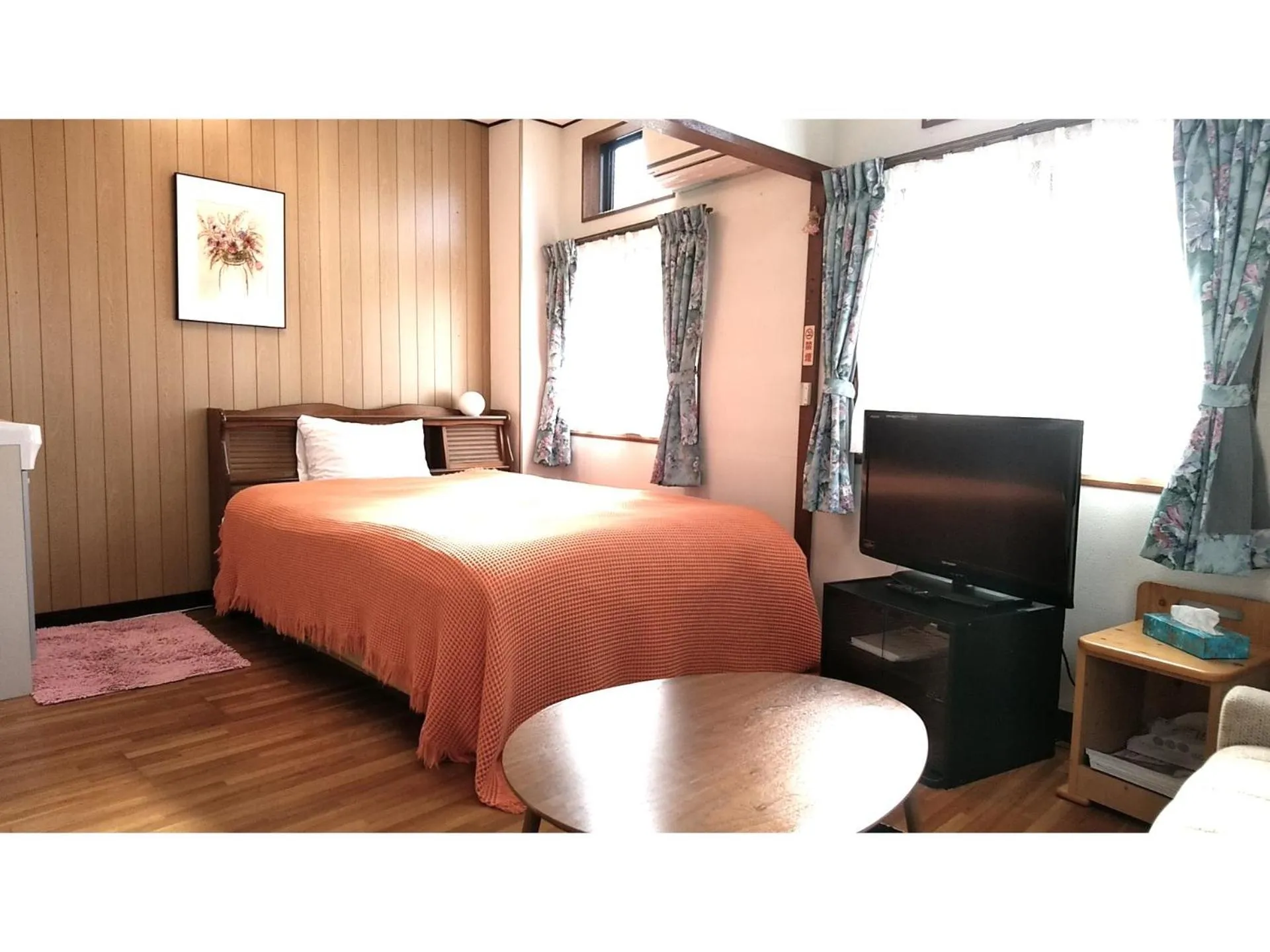 Photo of the whole room, Bed in Hitoyoshi Morinohall Ladies in - Female Only