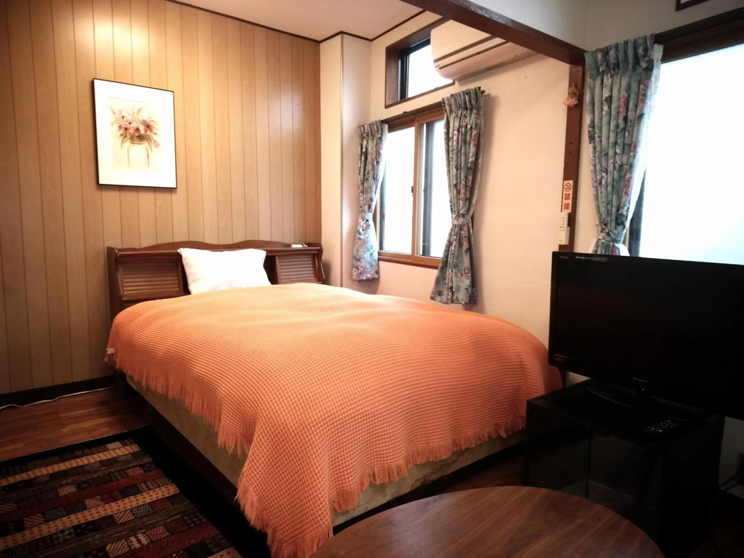 Photo of the whole room, Bed in Hitoyoshi Morinohall Ladies in - Female Only