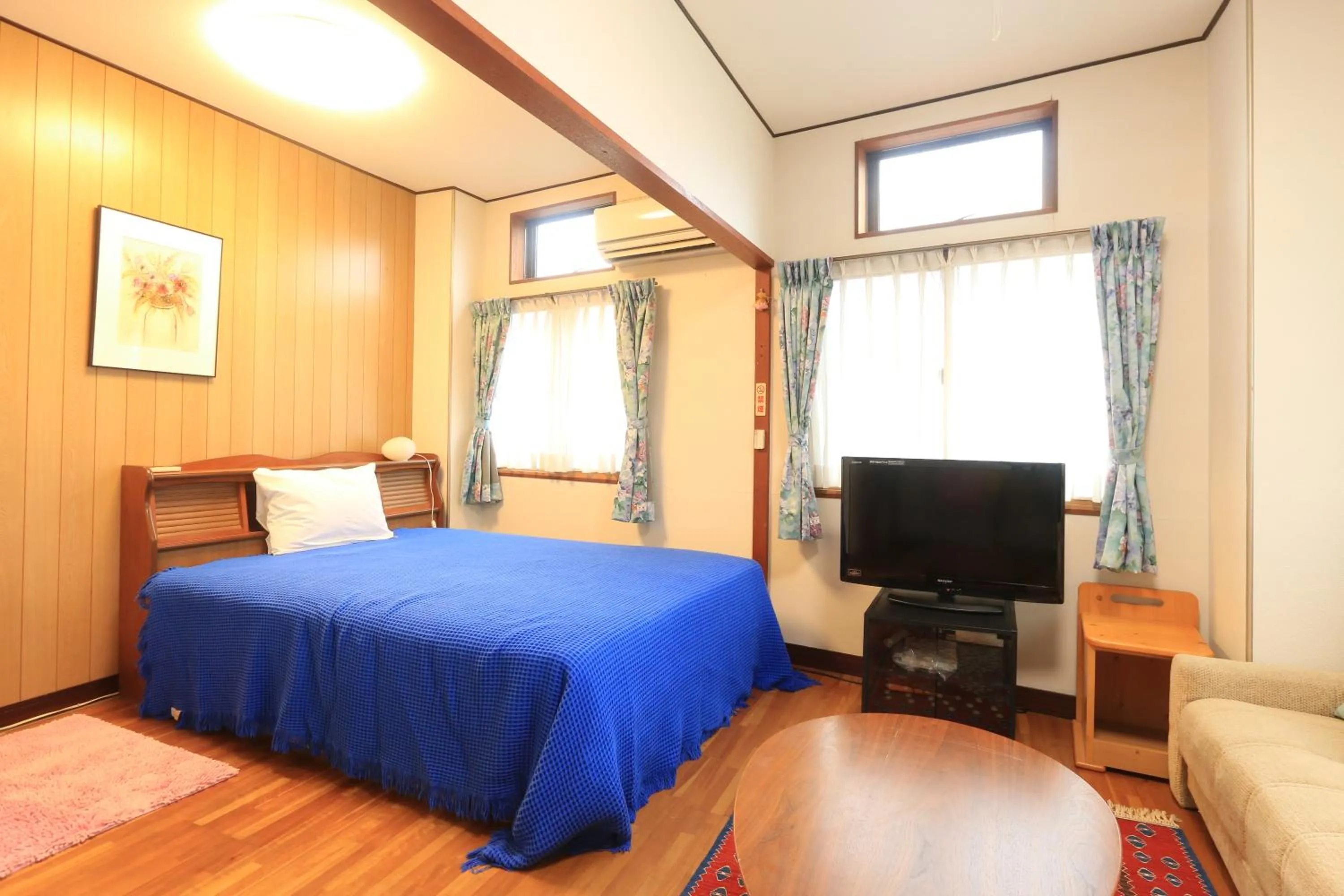 Photo of the whole room, Bed in Hitoyoshi Morinohall Ladies in - Female Only