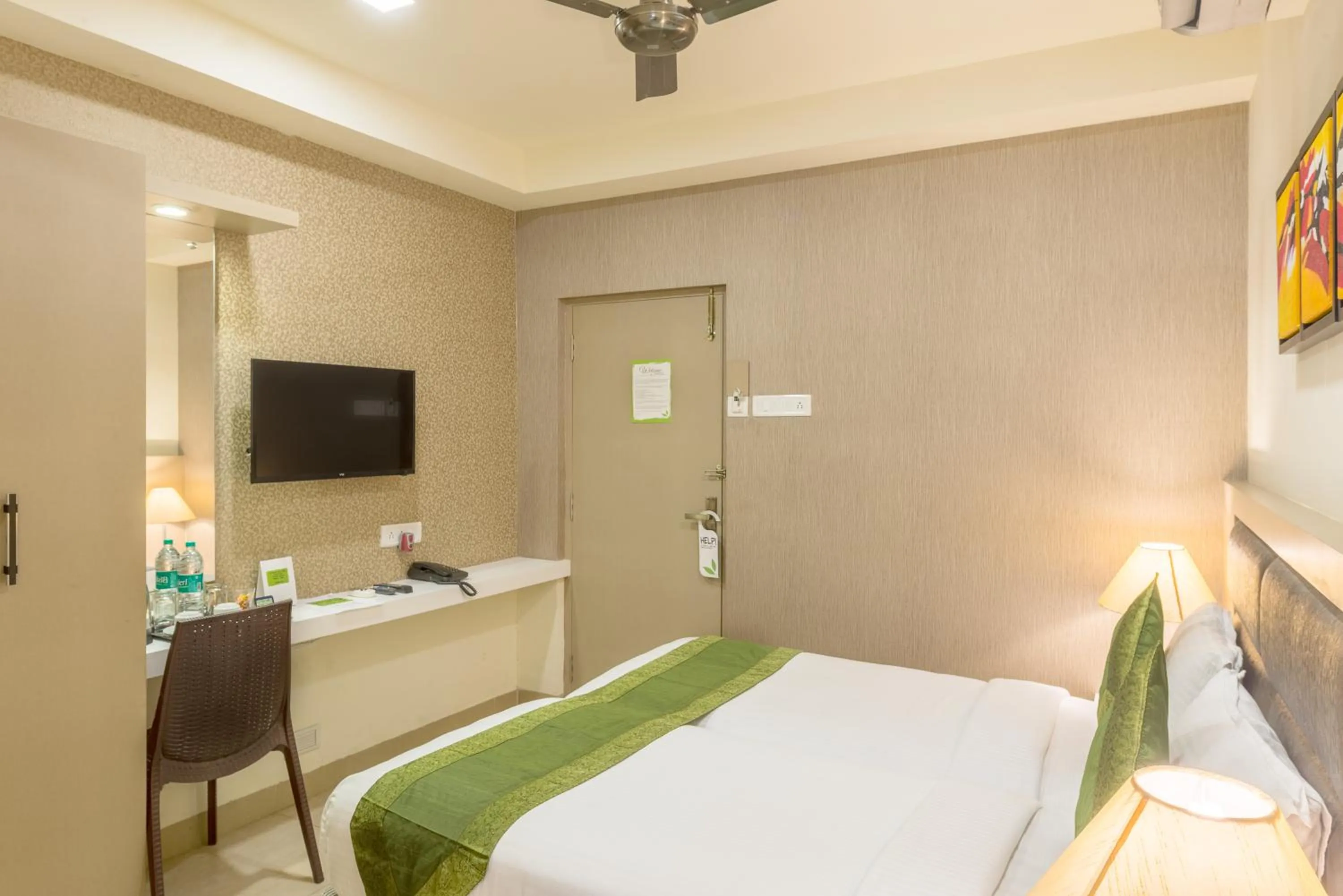 TV and multimedia, Bed in Treebo Nestlay Airport Alandur