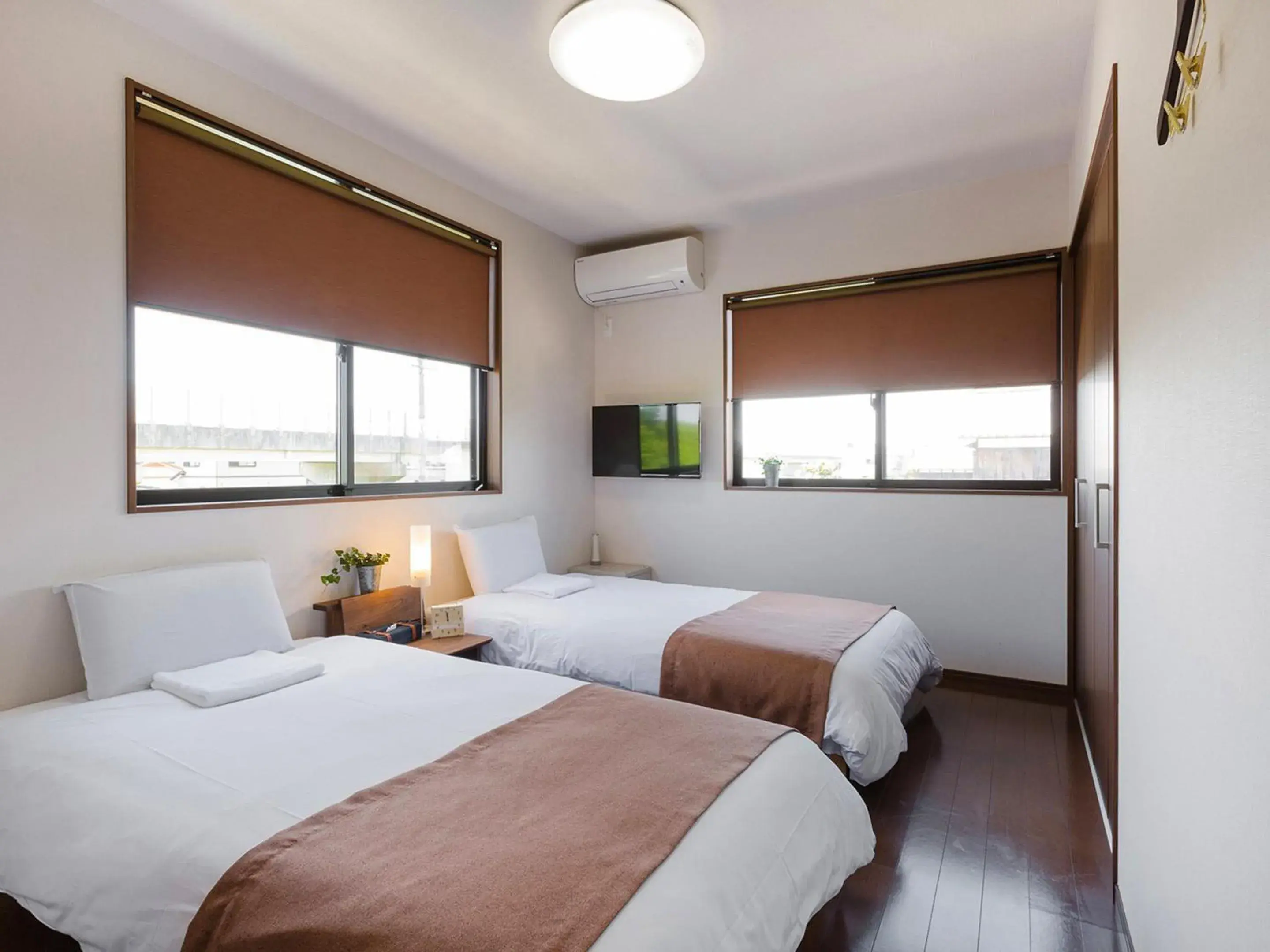 Twin Room with Shared Bathroom - Non-Smoking in Racine Home Harie Twin Room with Shared Bathroom - Non-Smoking in Racine Home Harie