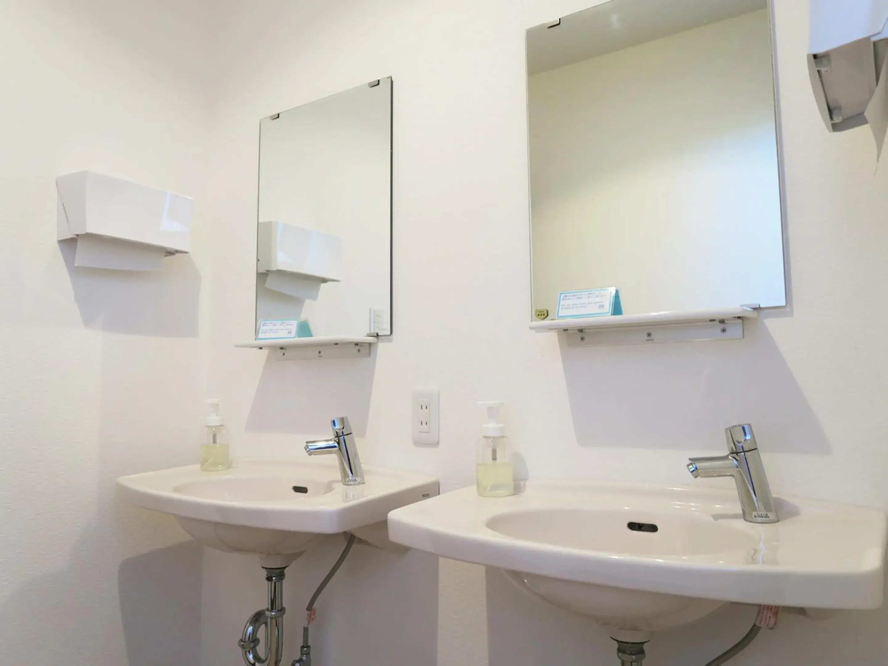 Triple Room with Shared Bathroom in Racine Home Harie Triple Room with Shared Bathroom in Racine Home Harie