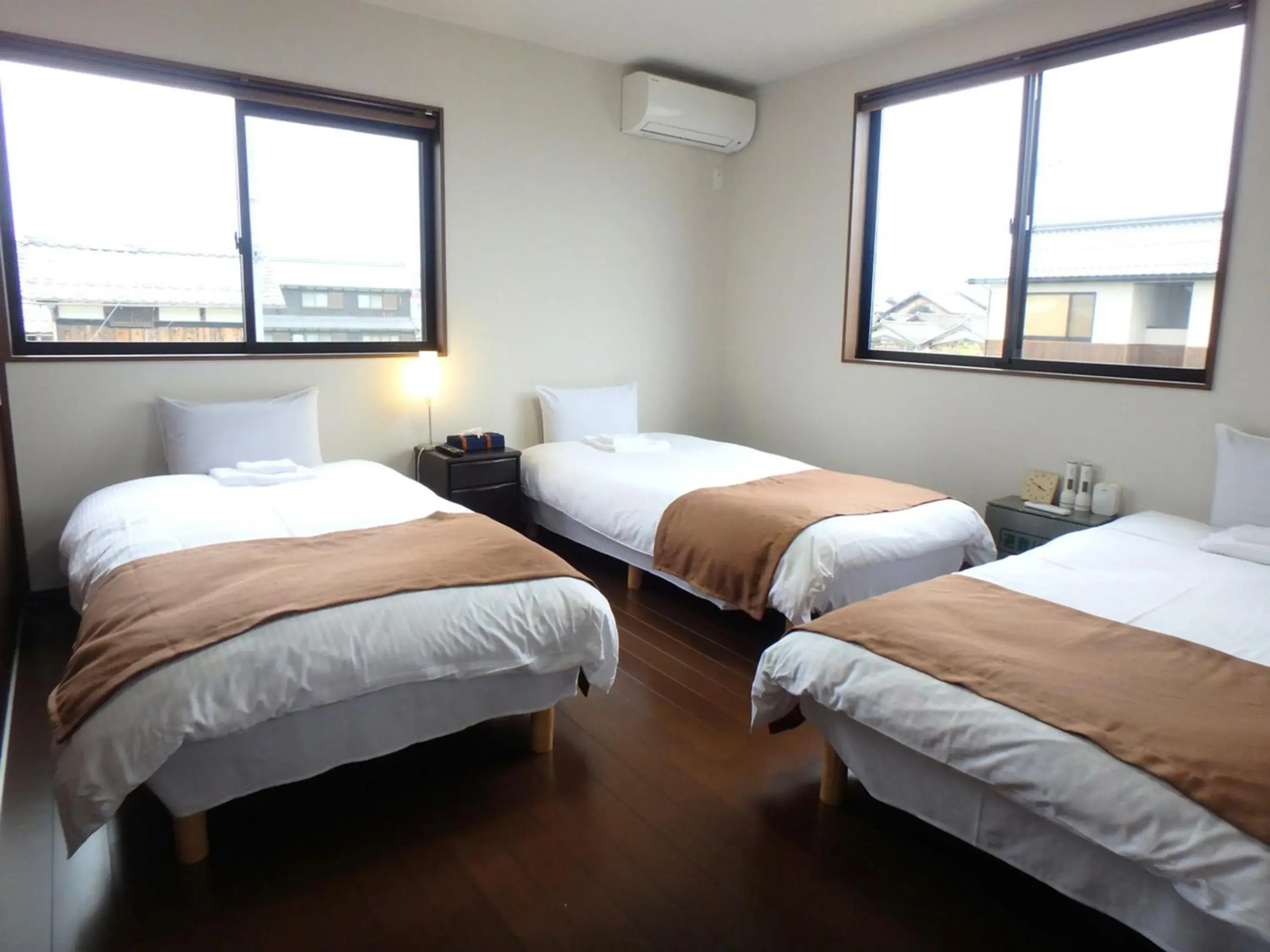 Triple Room with Shared Bathroom - single occupancy in Racine Home Harie Triple Room with Shared Bathroom - single occupancy in Racine Home Harie