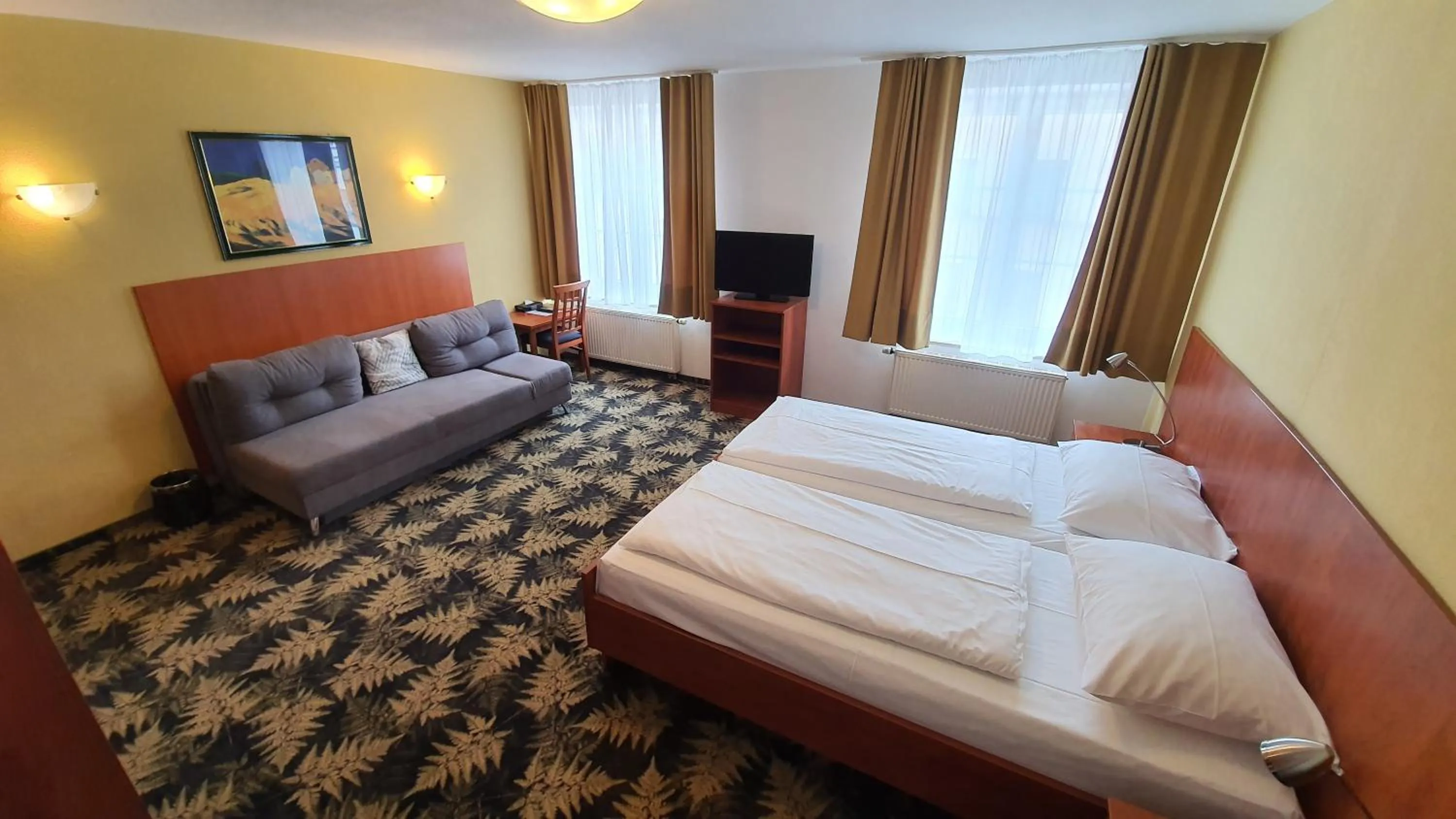 Photo of the whole room, Bed in Hotel Der Tannenbaum