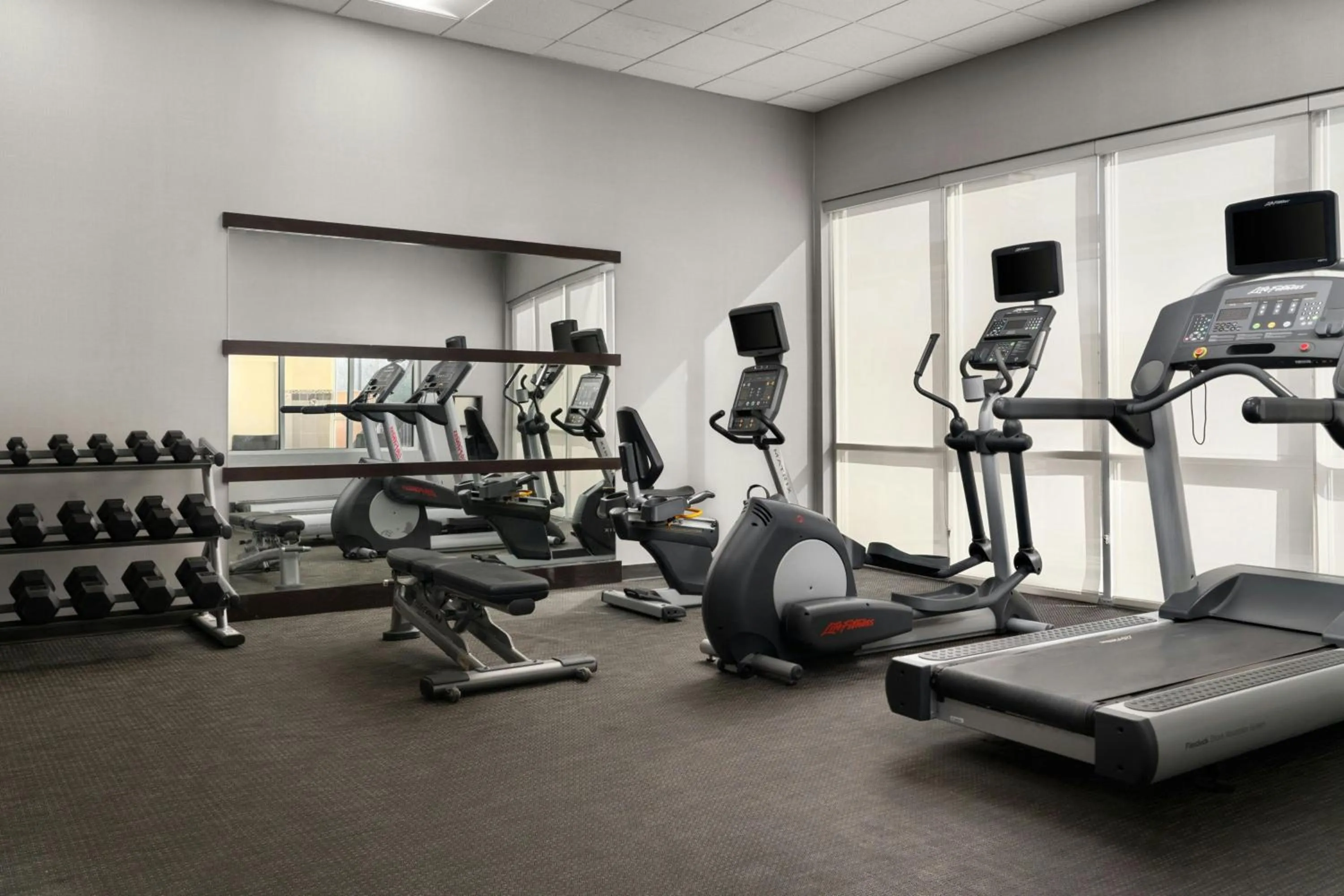 Fitness centre/facilities in Courtyard by Marriott Fayetteville Fort Liberty - Spring Lake