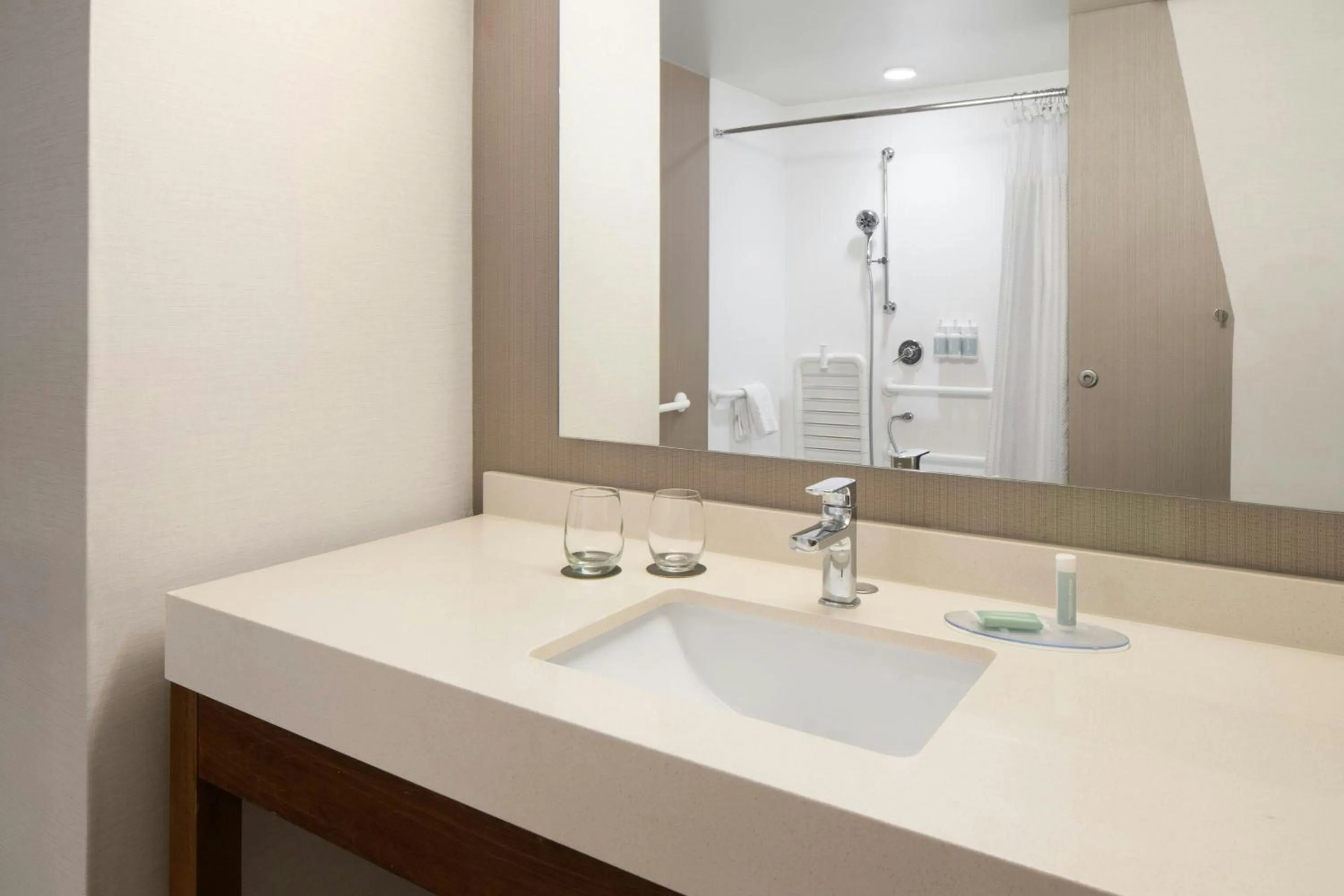 Bathroom in Courtyard by Marriott Fayetteville Fort Liberty - Spring Lake