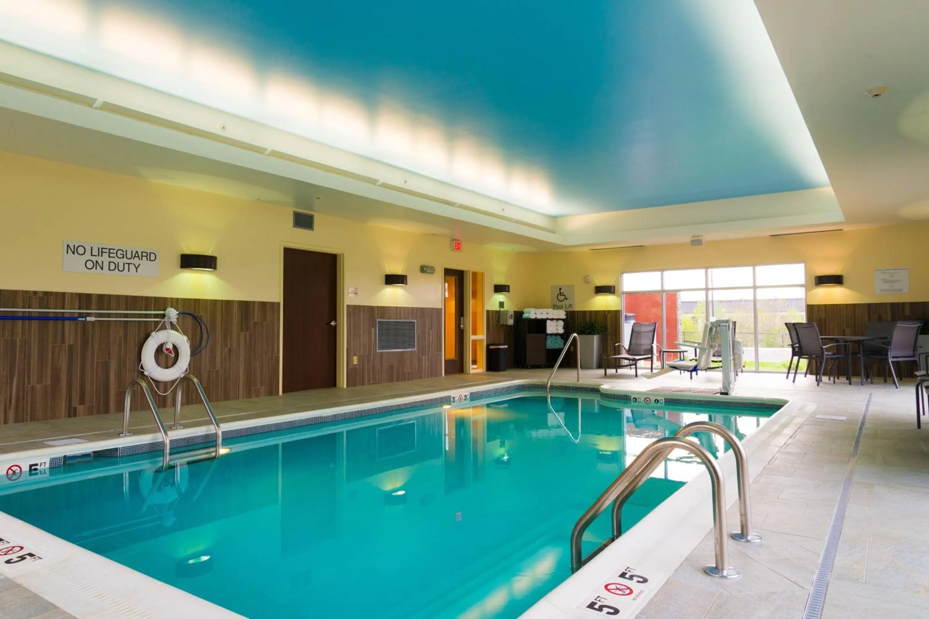 Swimming pool in Fairfield Inn & Suites by Marriott Dickson
