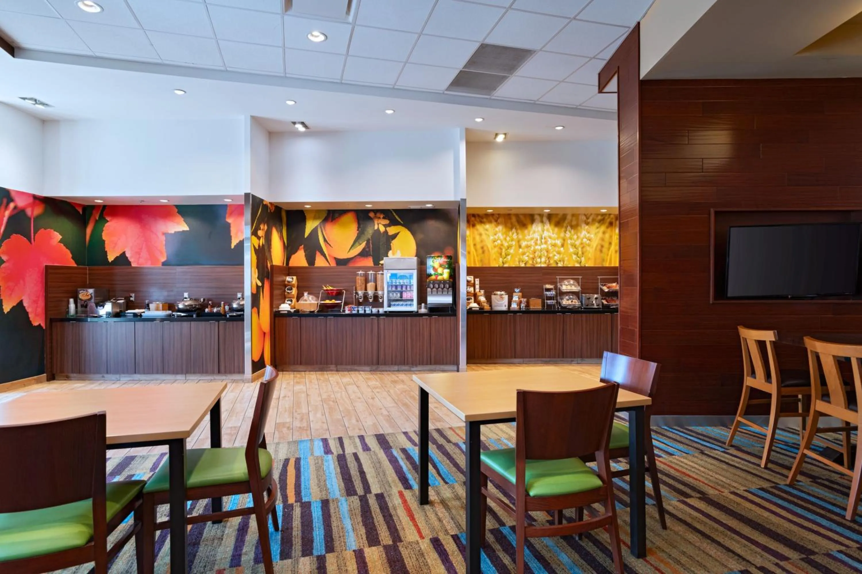 Breakfast in Fairfield Inn & Suites by Marriott Lincoln Airport