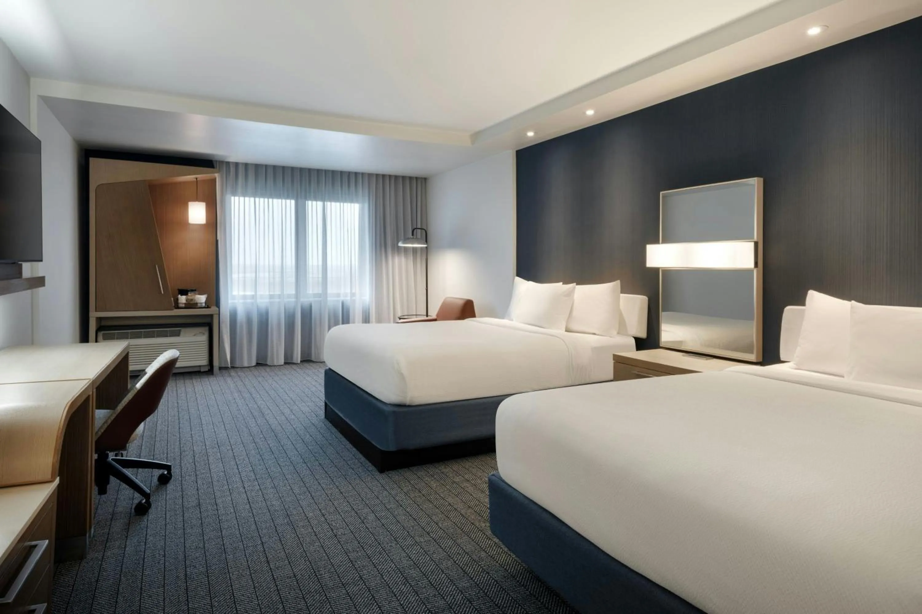 Photo of the whole room, Bed in Courtyard by Marriott Redwood City