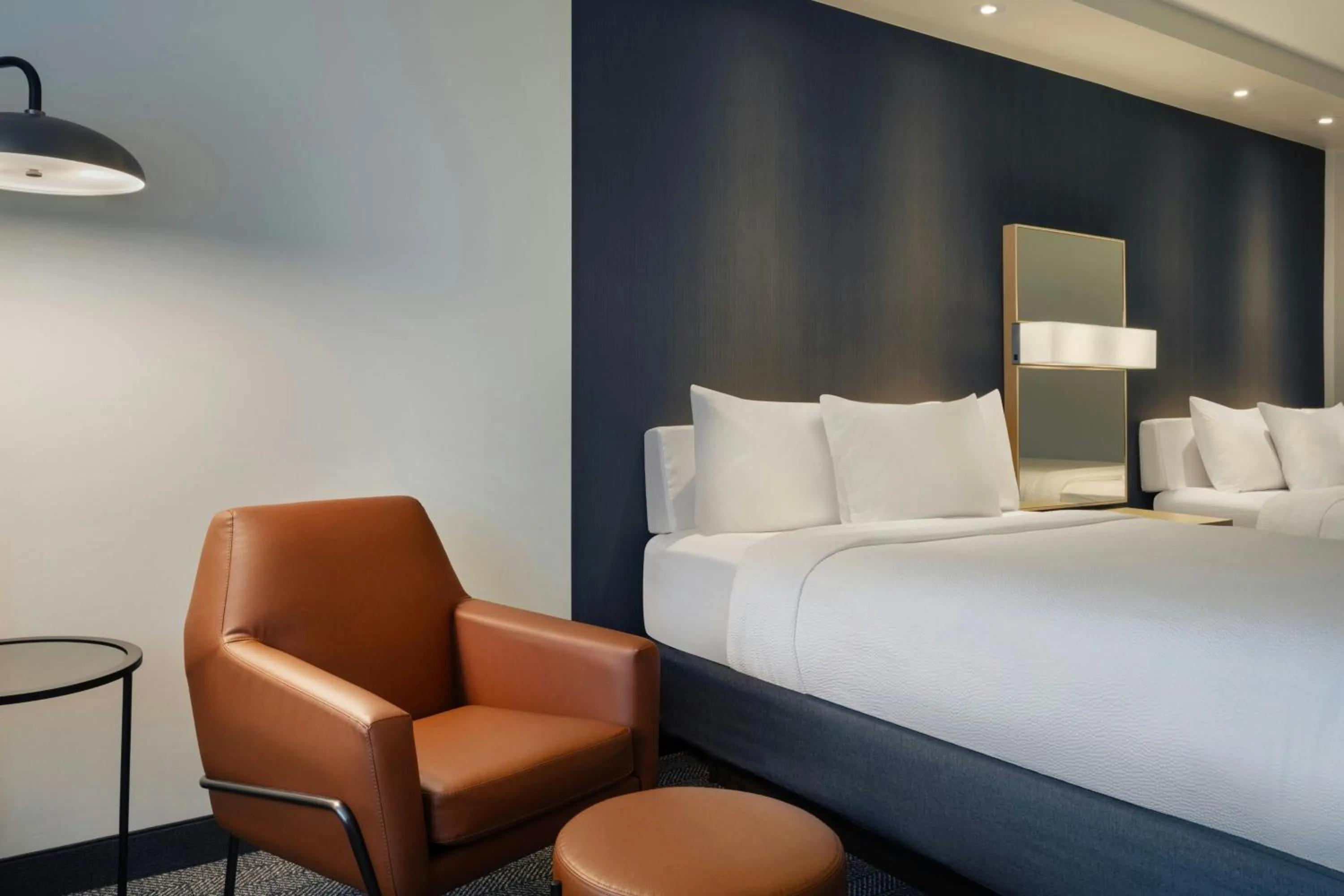 Photo of the whole room, Bed in Courtyard by Marriott Redwood City