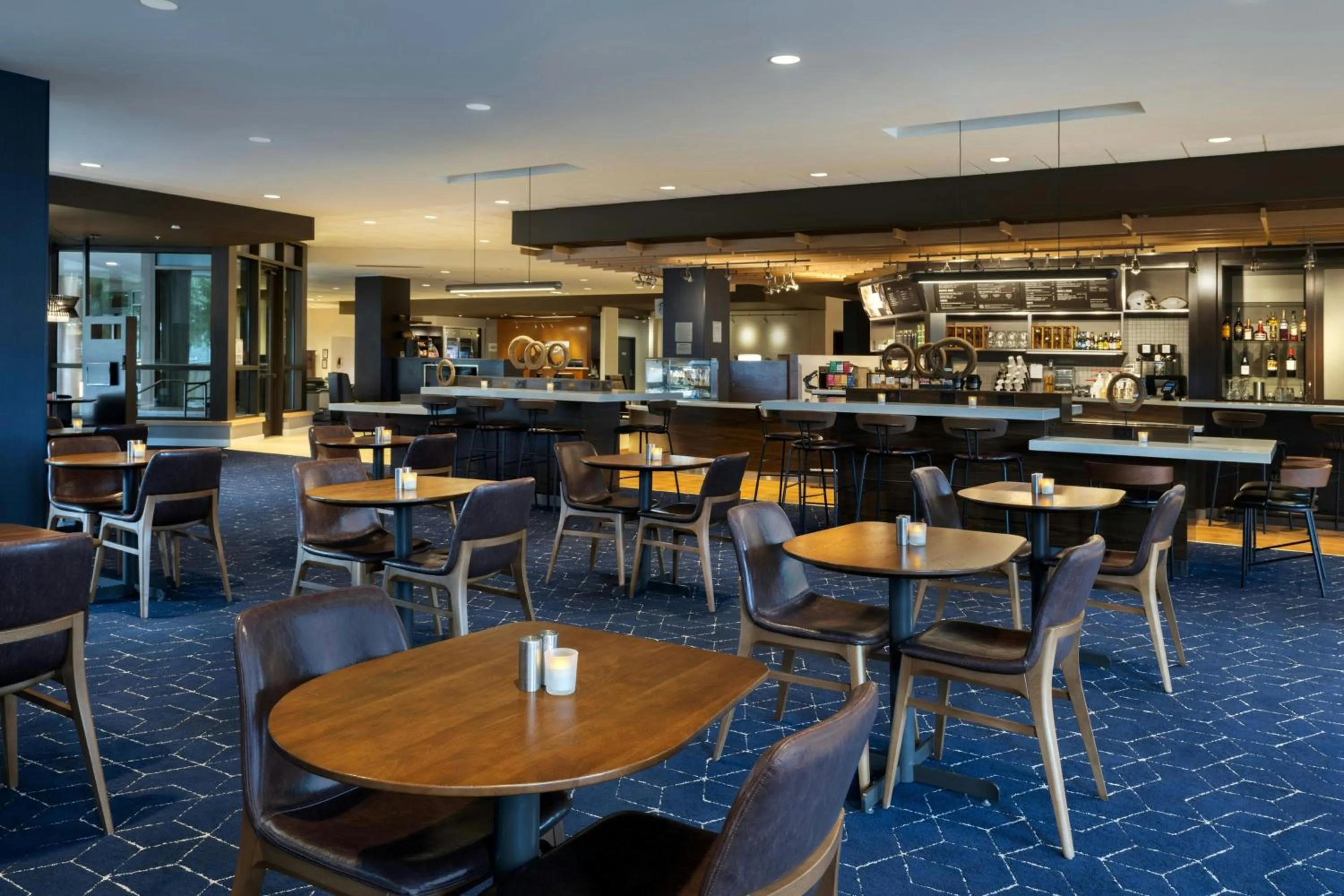 Restaurant/places to eat in Courtyard by Marriott Redwood City
