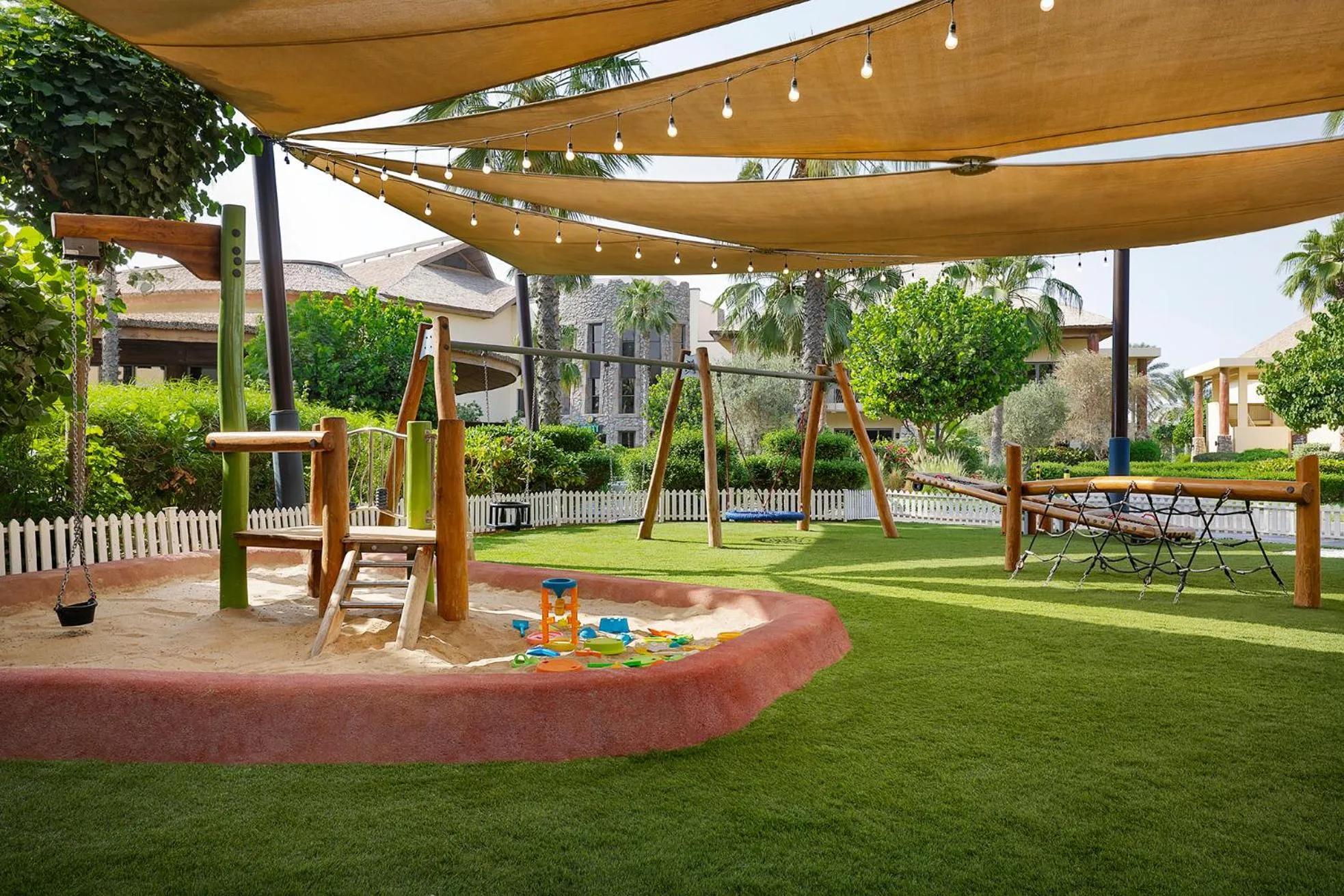 Day in Lapita, Dubai Parks and Resorts, Autograph Collection