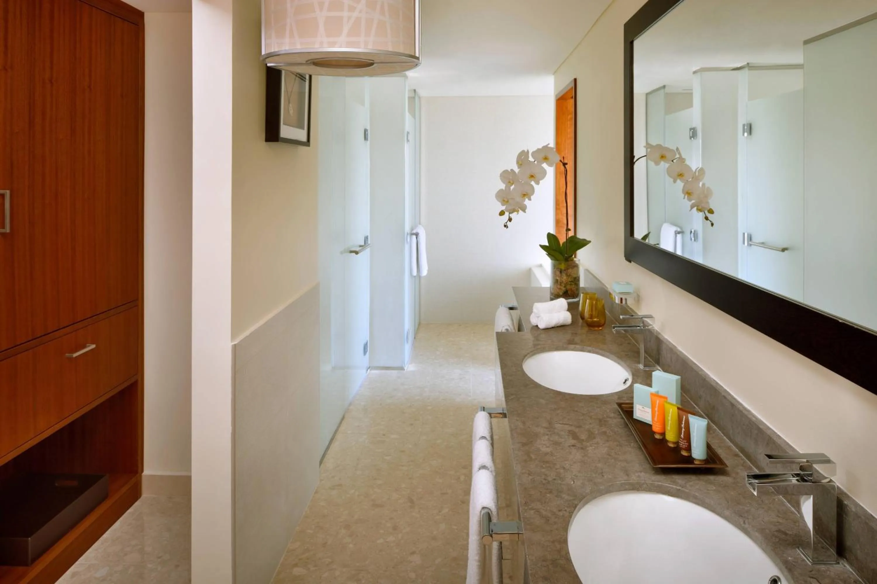 Bathroom in Lapita, Dubai Parks and Resorts, Autograph Collection