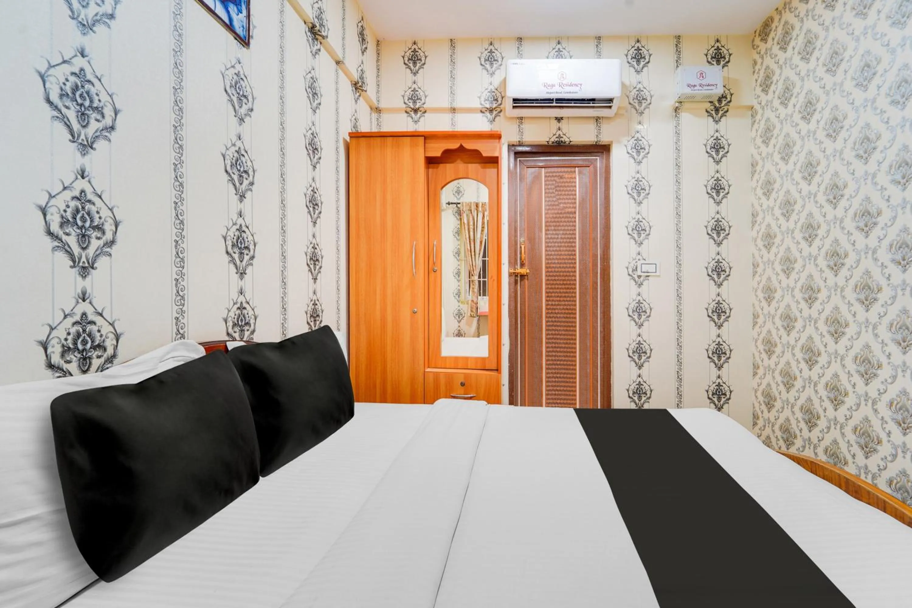 Bedroom in Super Hotel O Airport Road Coimbatore