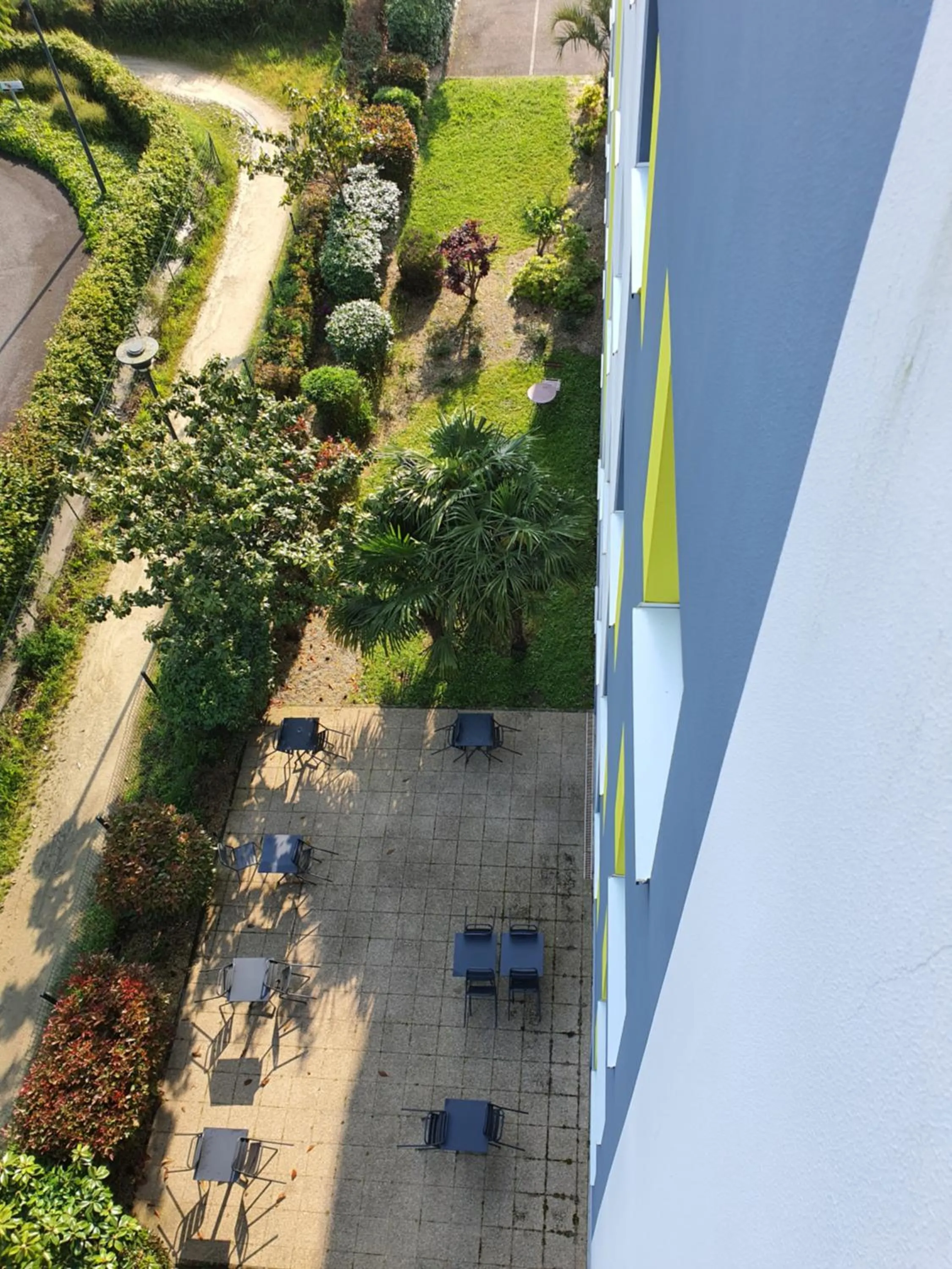 Patio in B&B HOTEL Rennes Ouest Villejean