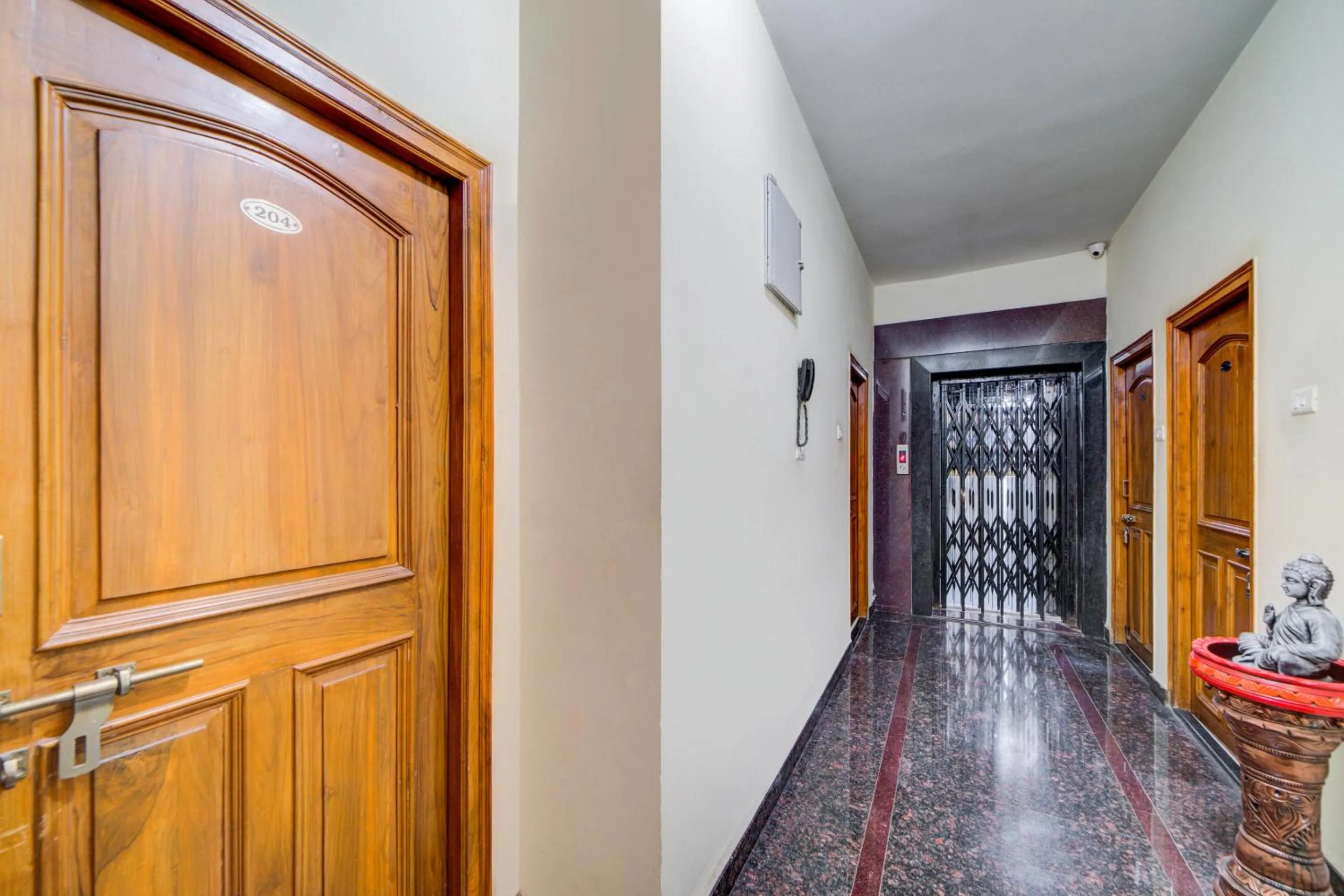 Lobby or reception in Hotel O The Royal Nest Near Shilparamam