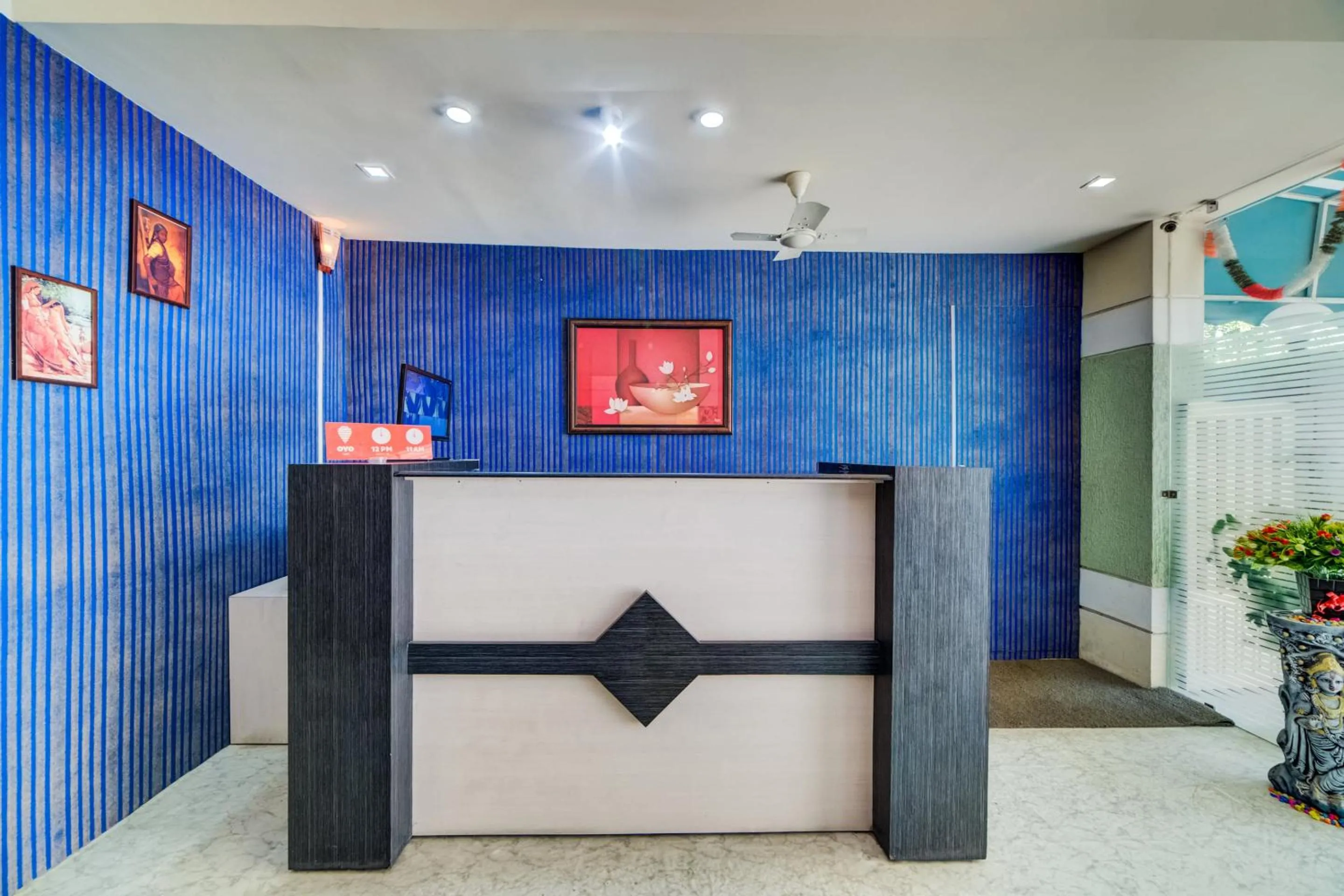 Lobby or reception in Hotel O The Royal Nest Near Shilparamam