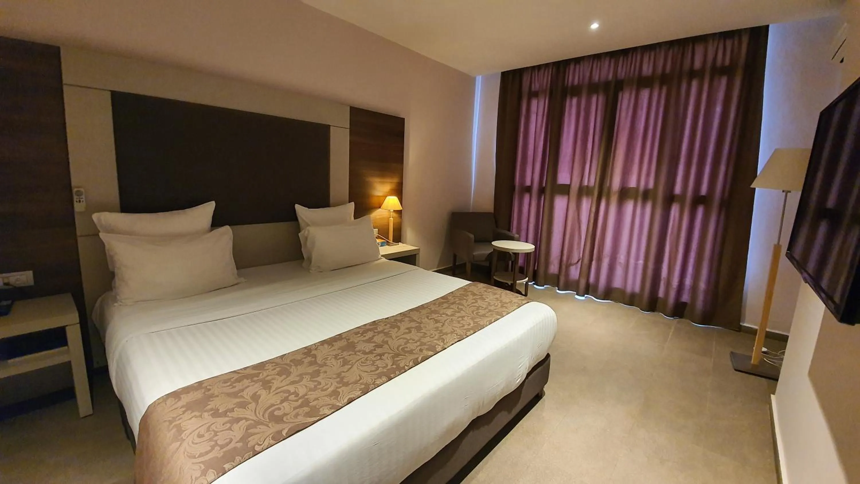 Photo of the whole room in Grand Hotel Central Conakry