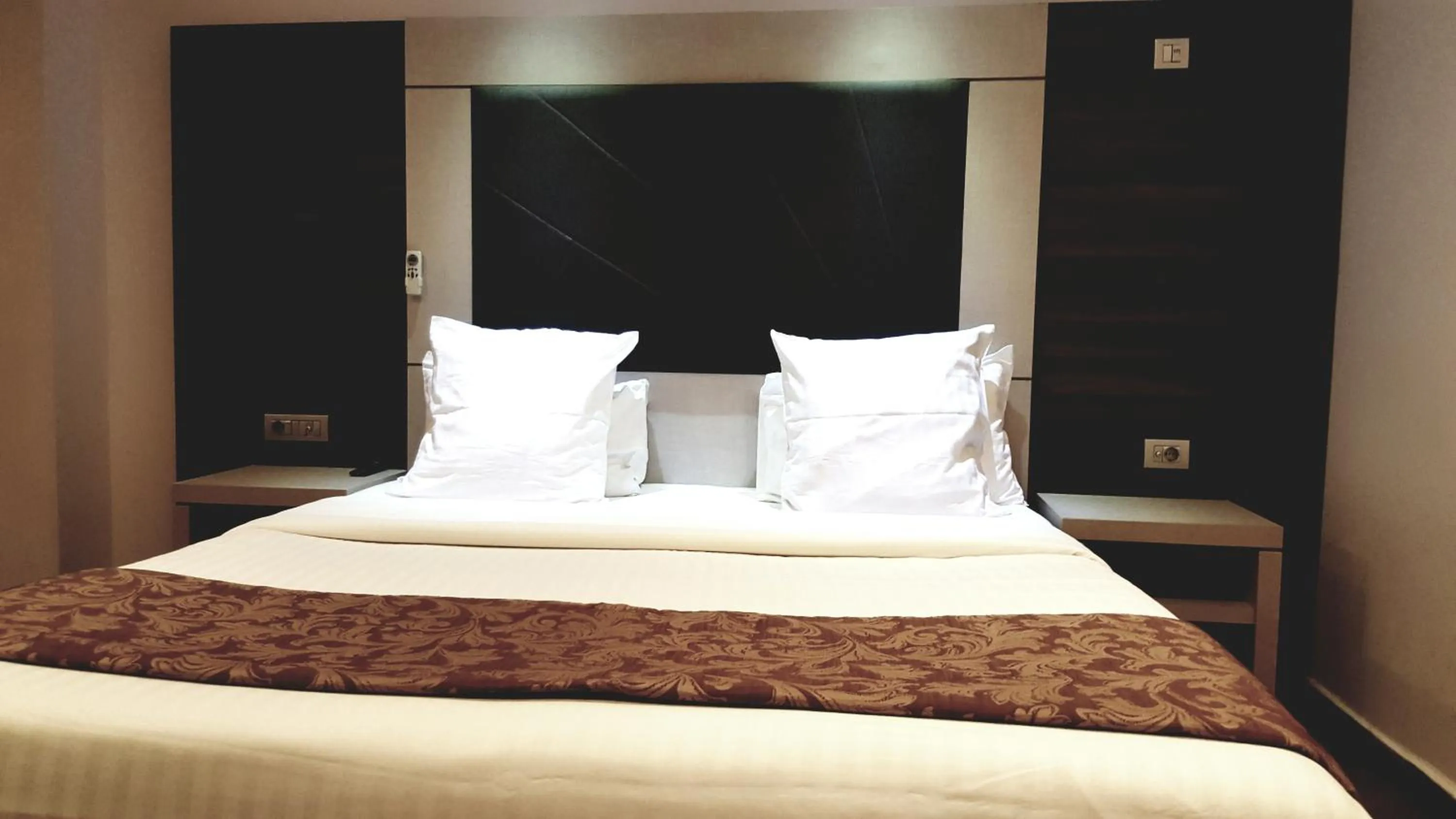 Bed in Grand Hotel Central Conakry