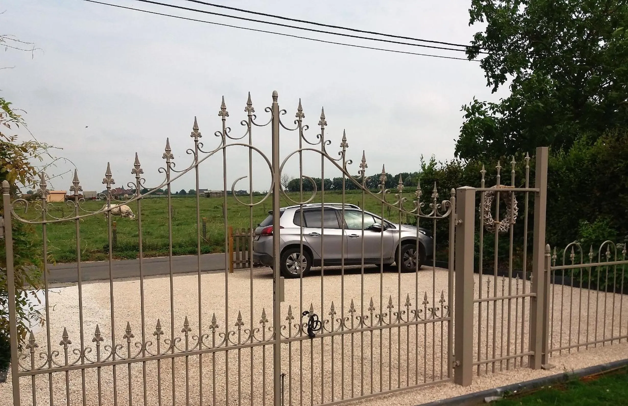 Facade/entrance in Entre monts et collines B&B et spa en option