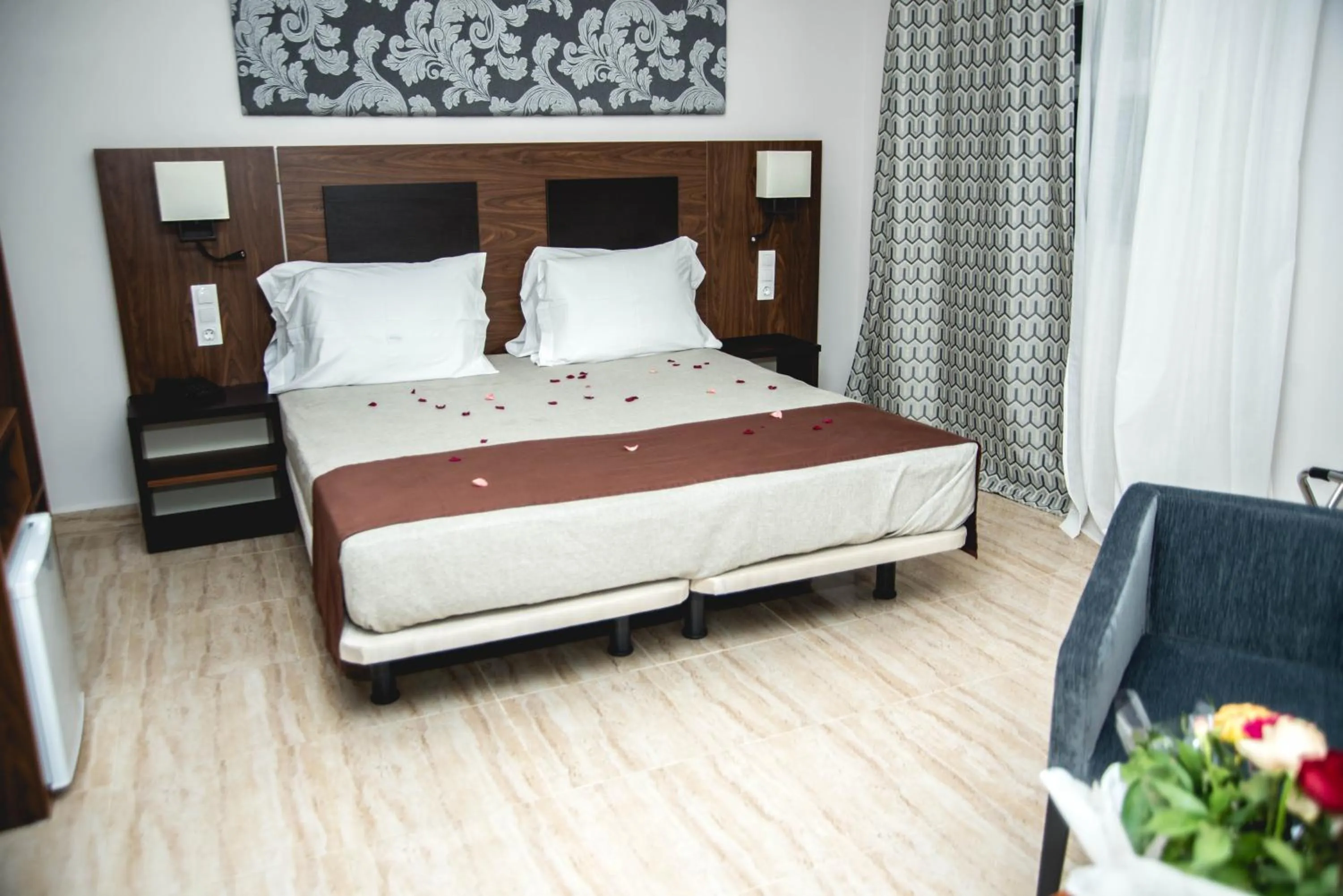 Bedroom, Bed in City Hotel Alger