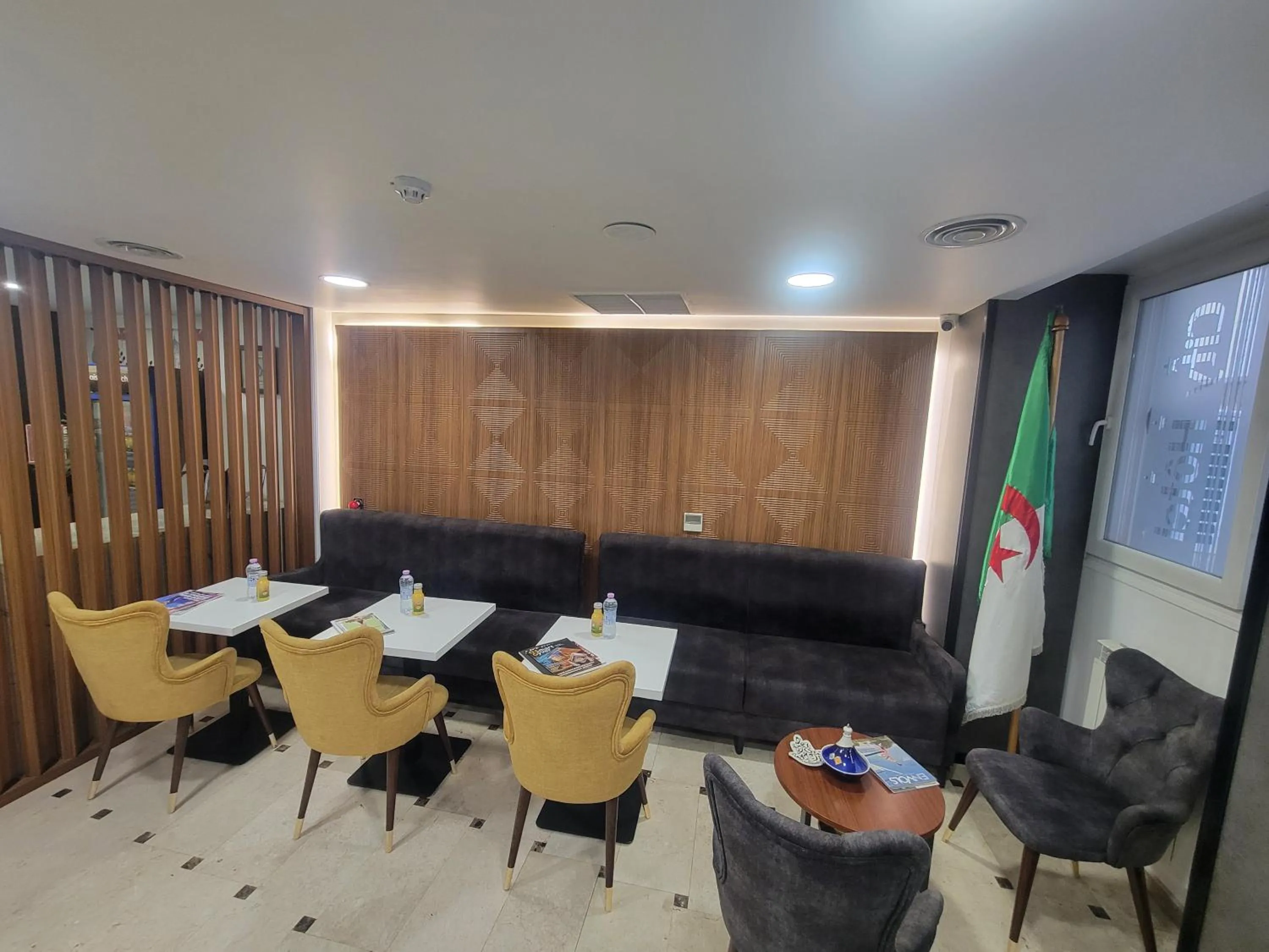Living room in City Hotel Alger
