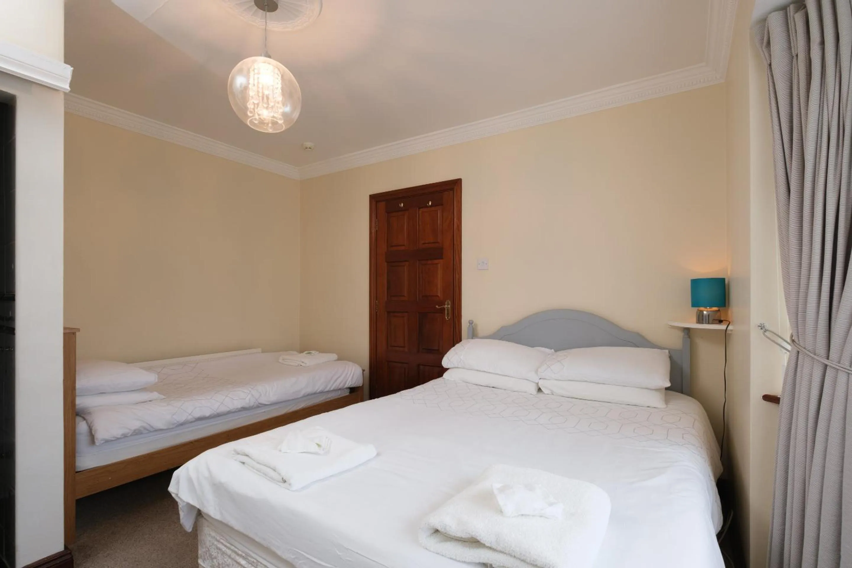 Bedroom, Bed in Four Seasons B&B