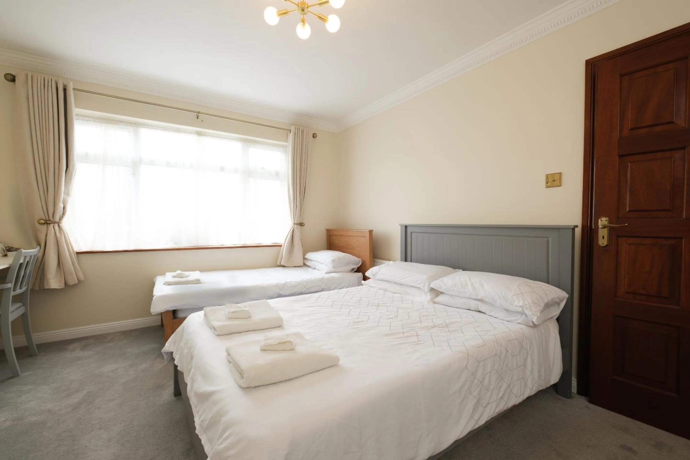 Bedroom, Bed in Four Seasons B&B