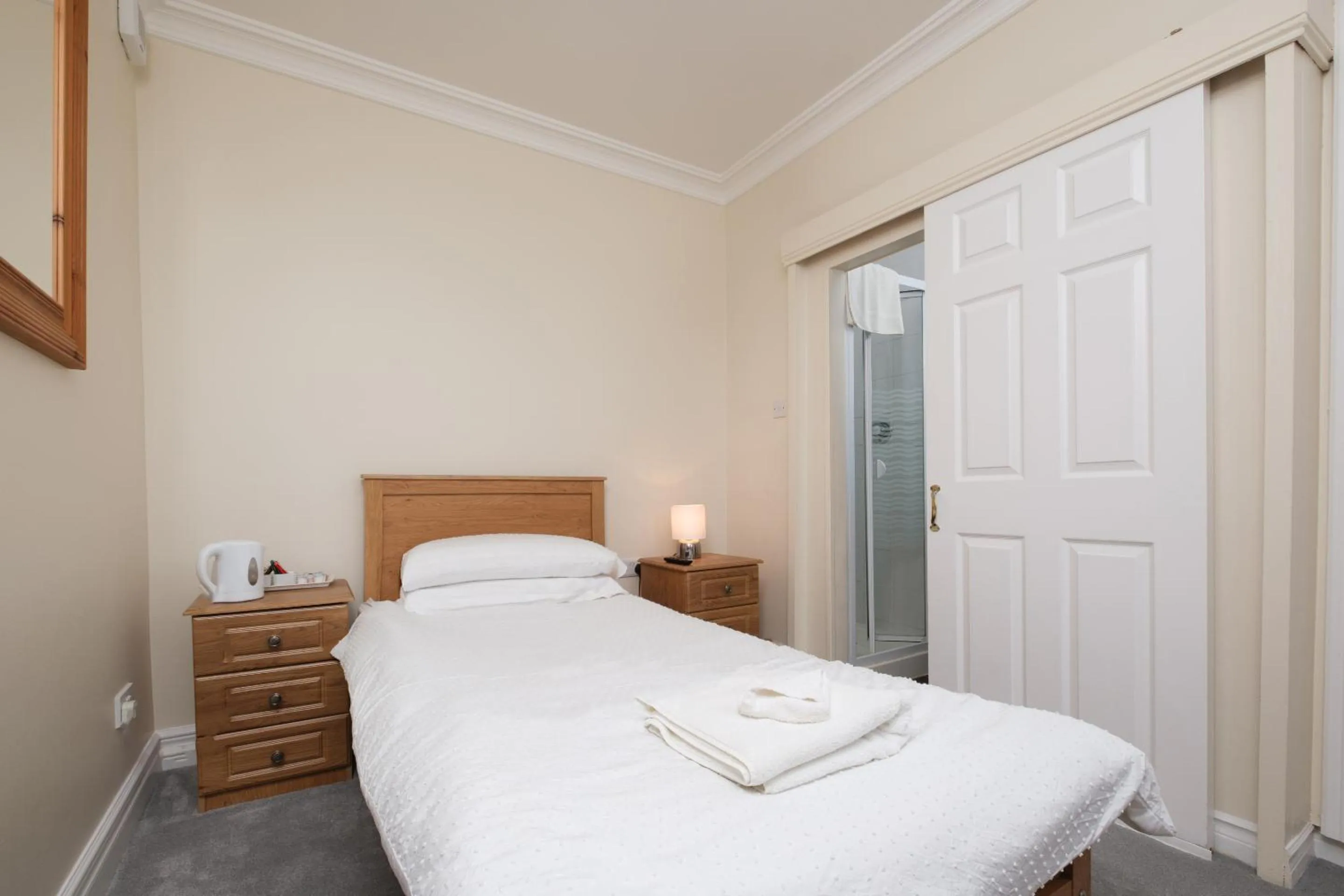 Bedroom, Bed in Four Seasons B&B