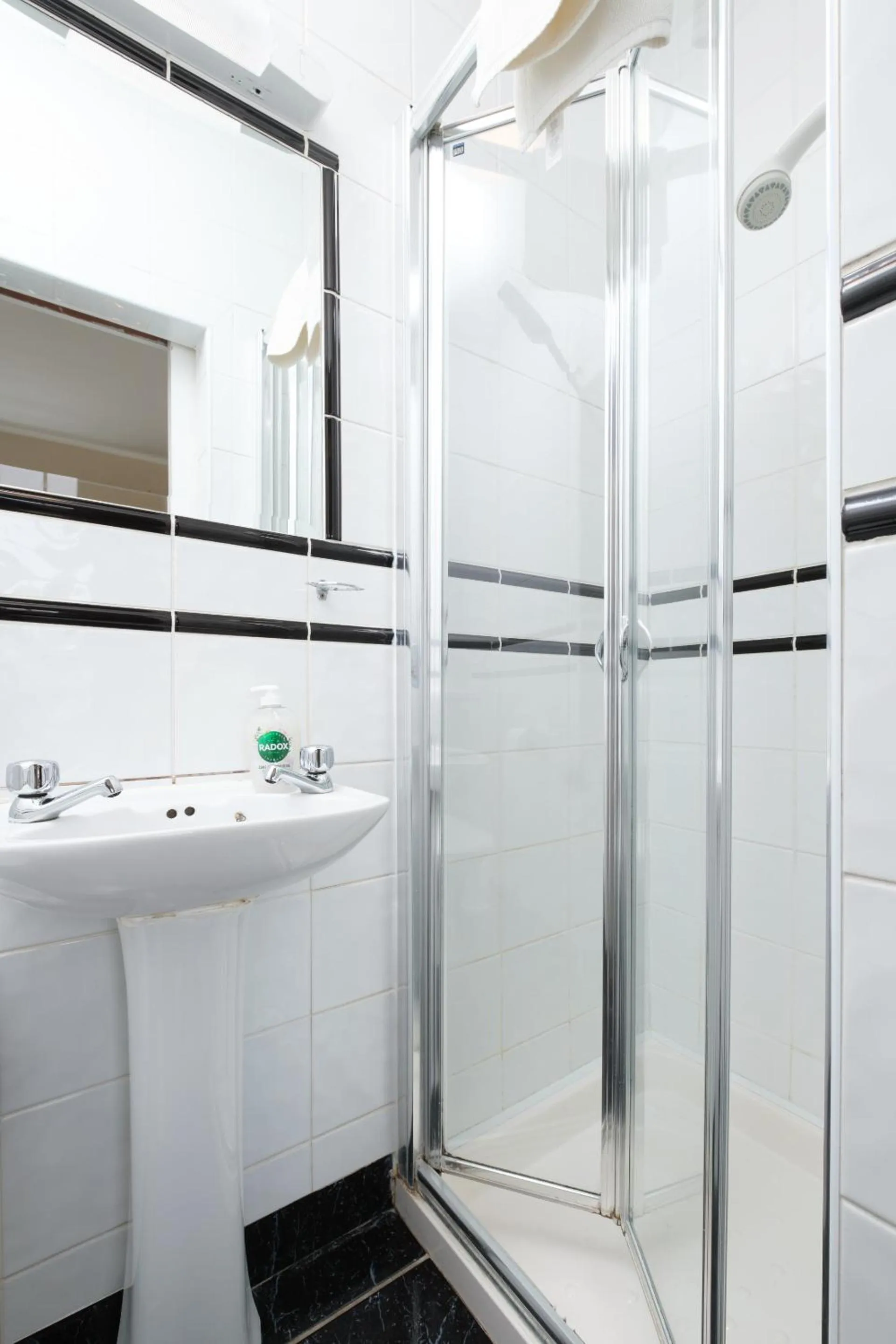 Bathroom in Four Seasons B&B