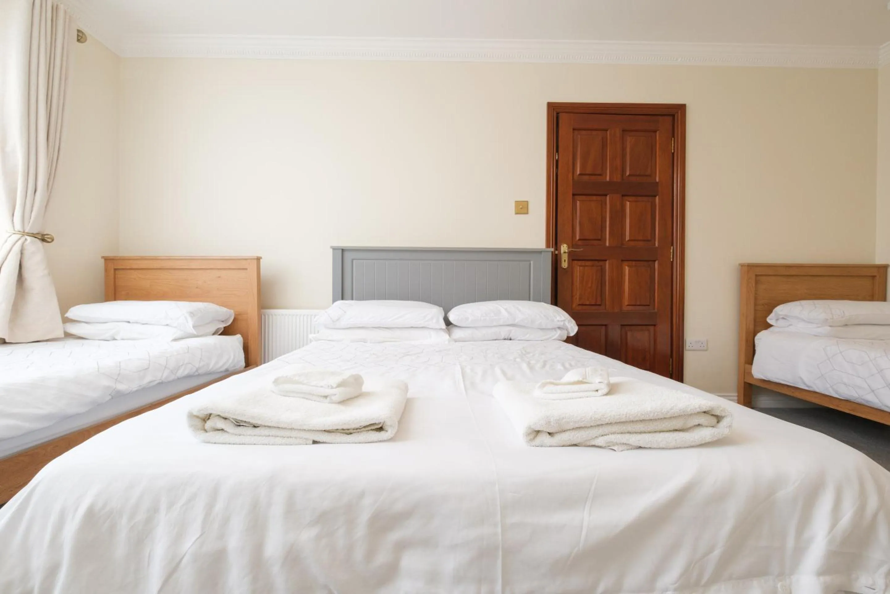 Bedroom, Bed in Four Seasons B&B