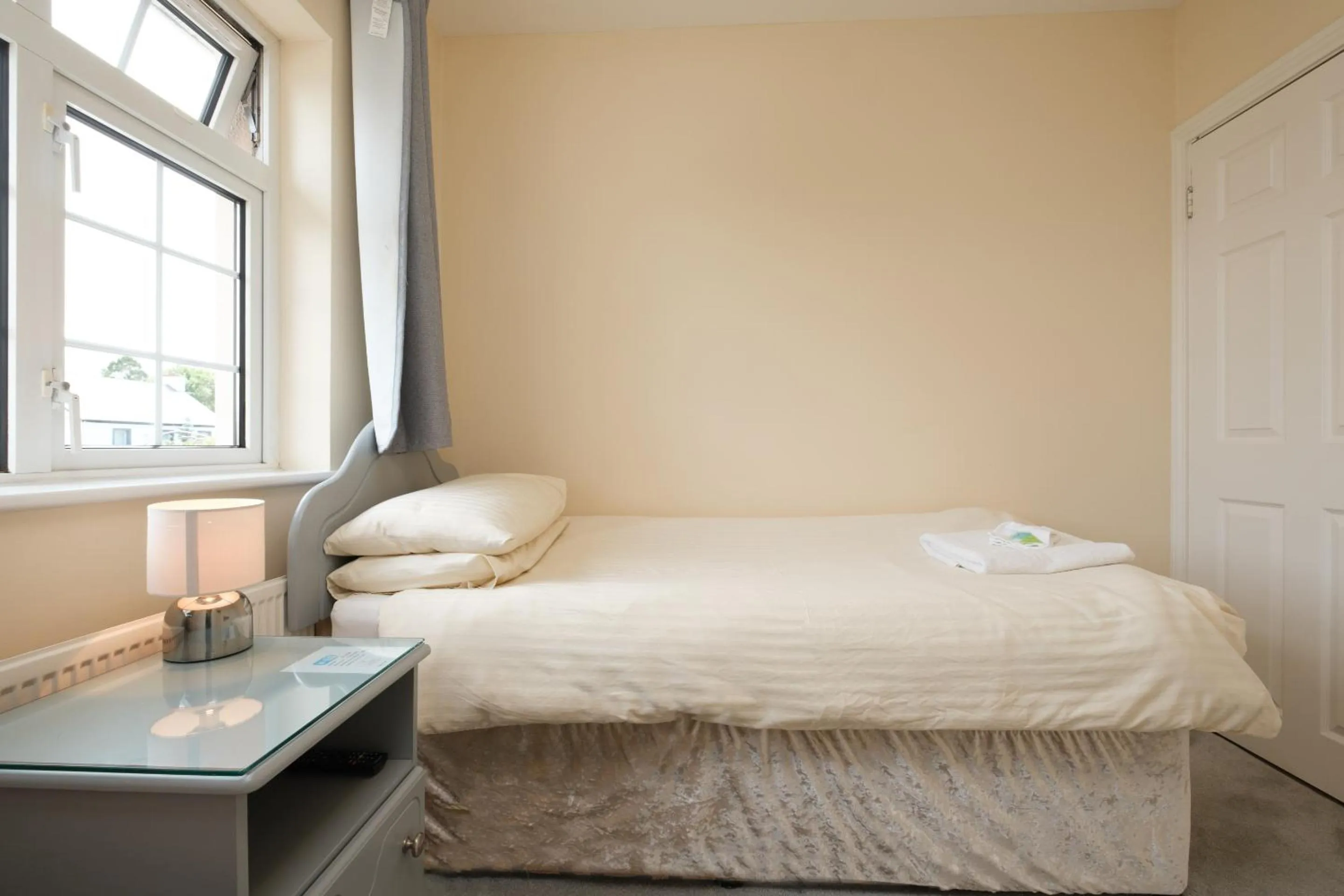Bedroom, Bed in Four Seasons B&B