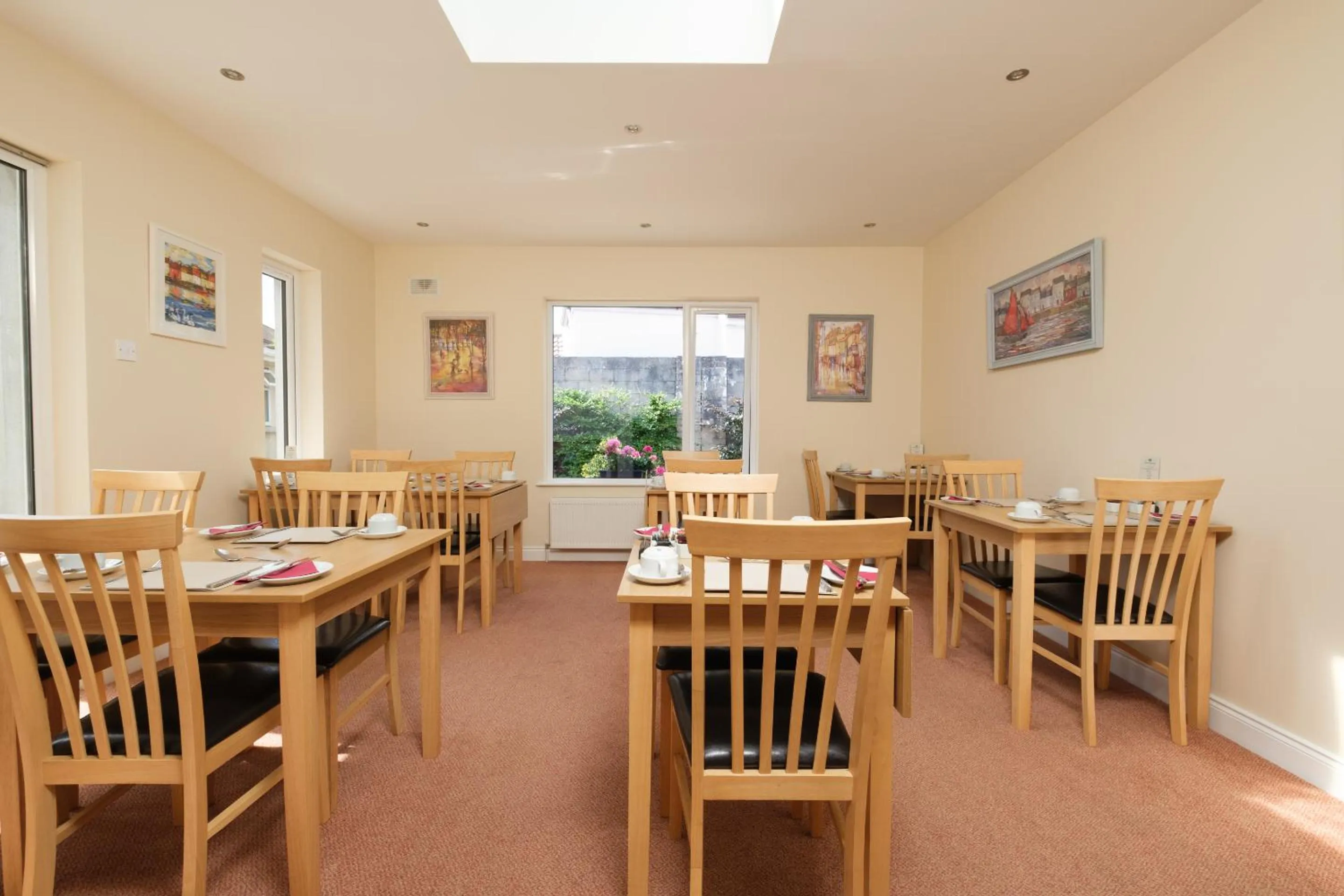 Dining area in Four Seasons B&B