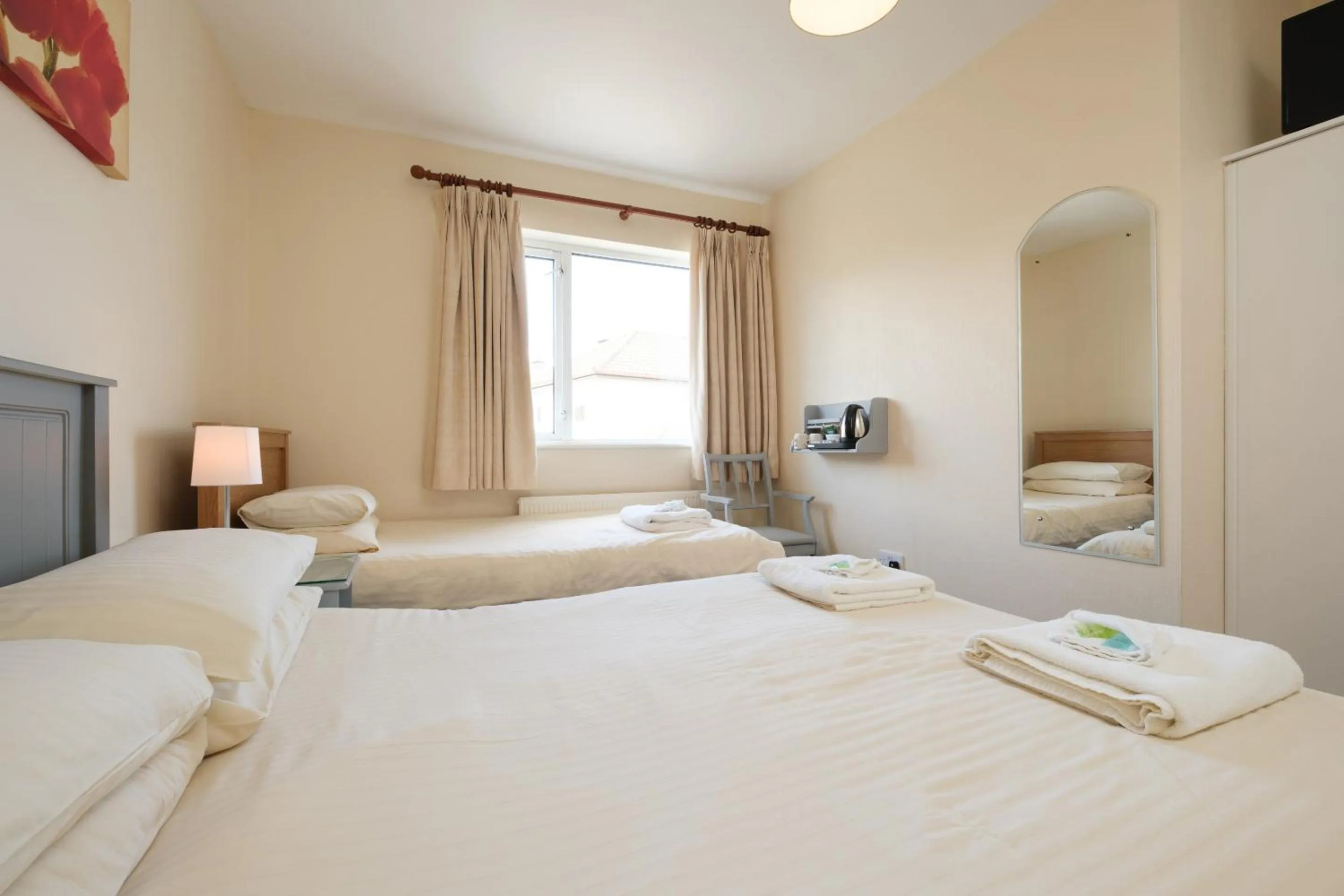 Bedroom, Bed in Four Seasons B&B