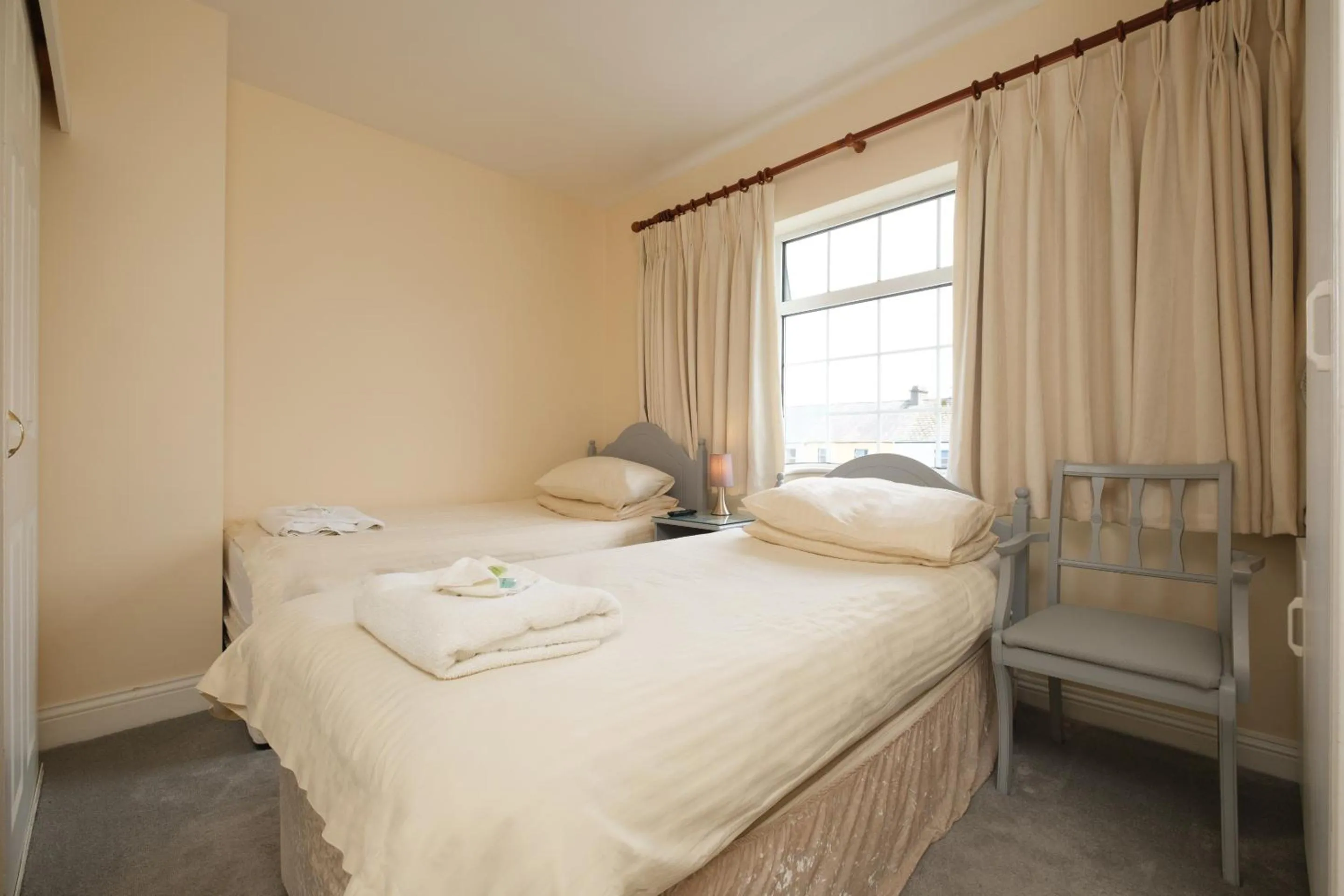 Bedroom, Bed in Four Seasons B&B