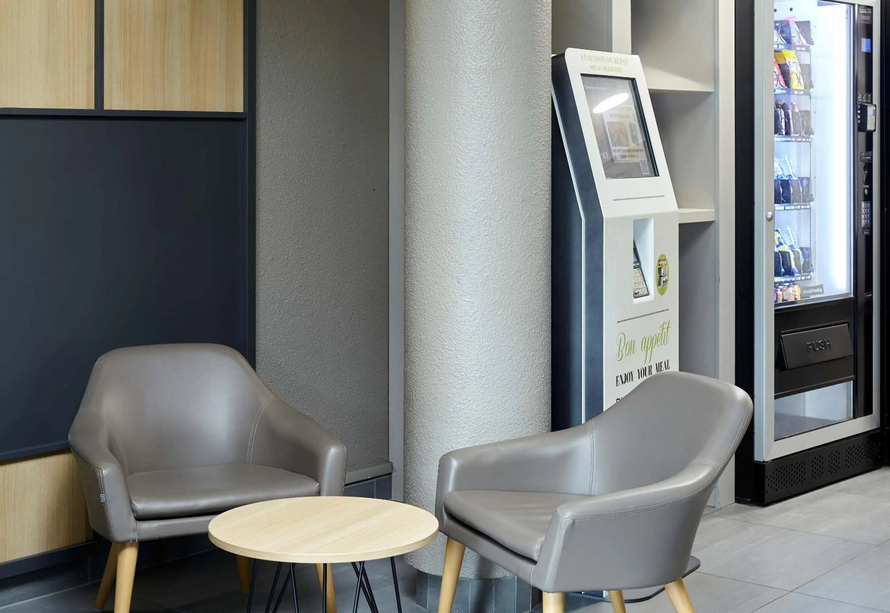 Seating area in B&B HOTEL Maurepas