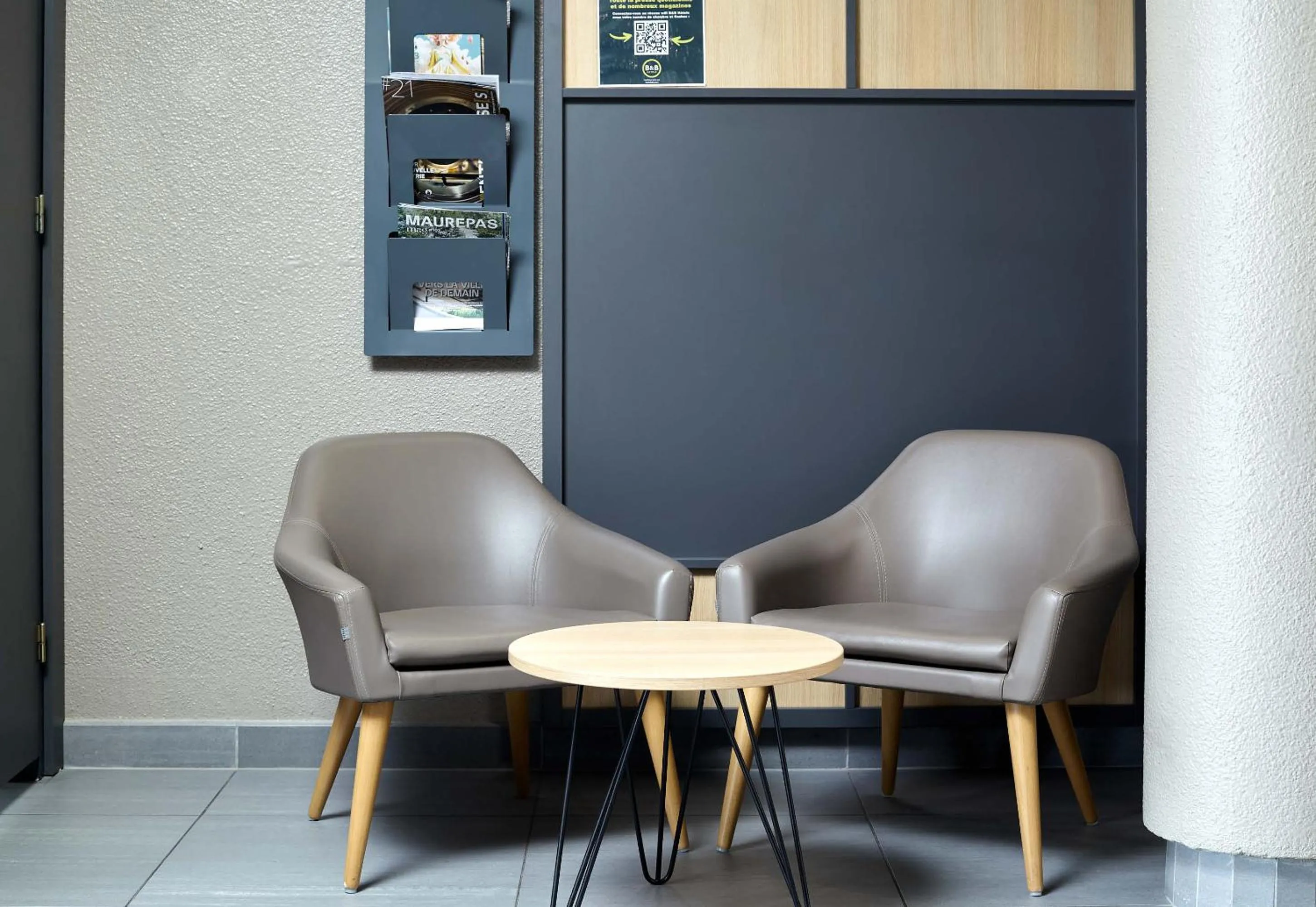 Seating area in B&B HOTEL Maurepas