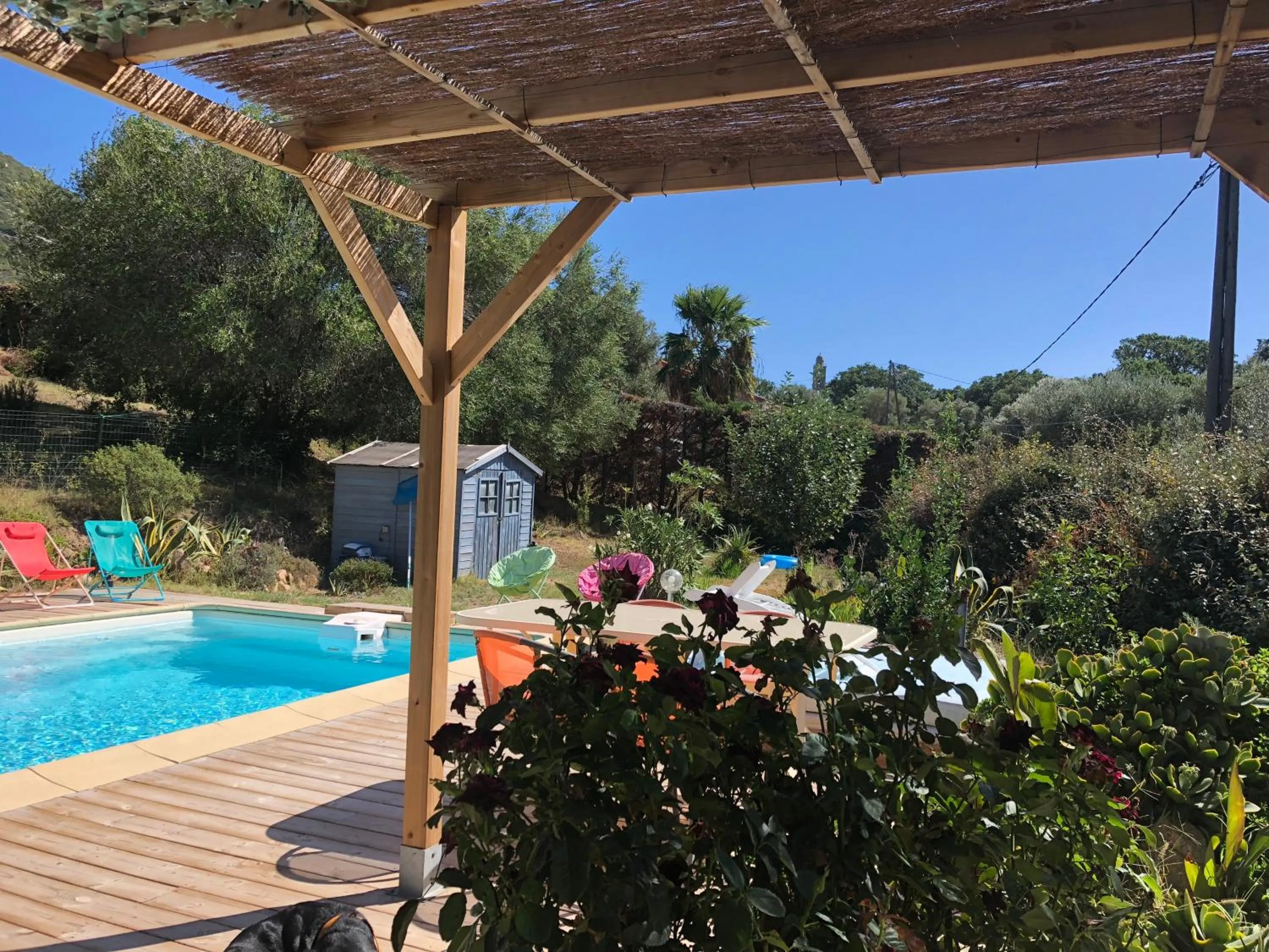 Swimming pool in Macchia Évasion avec piscine