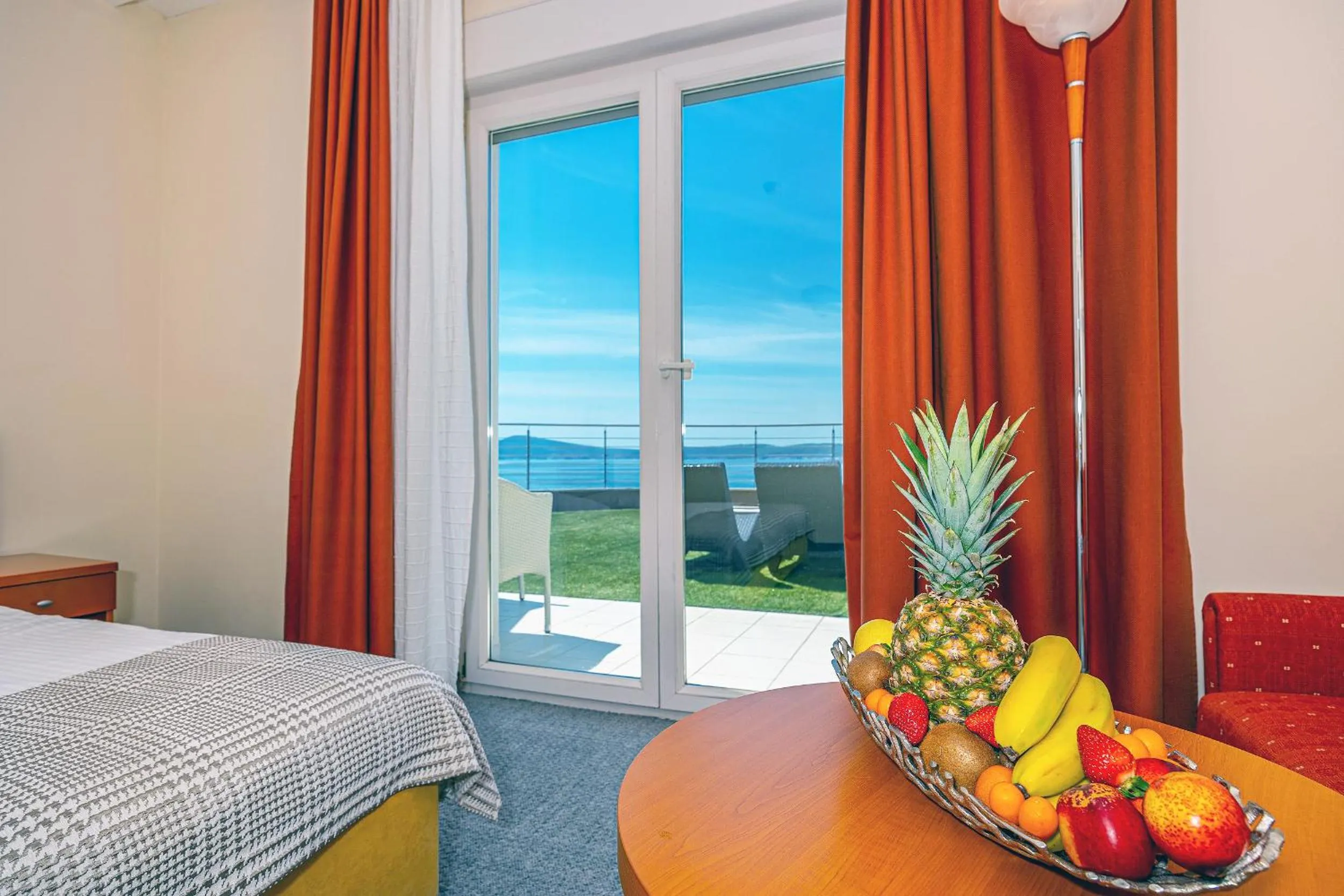 Sea view, Bed in Hotel Marina