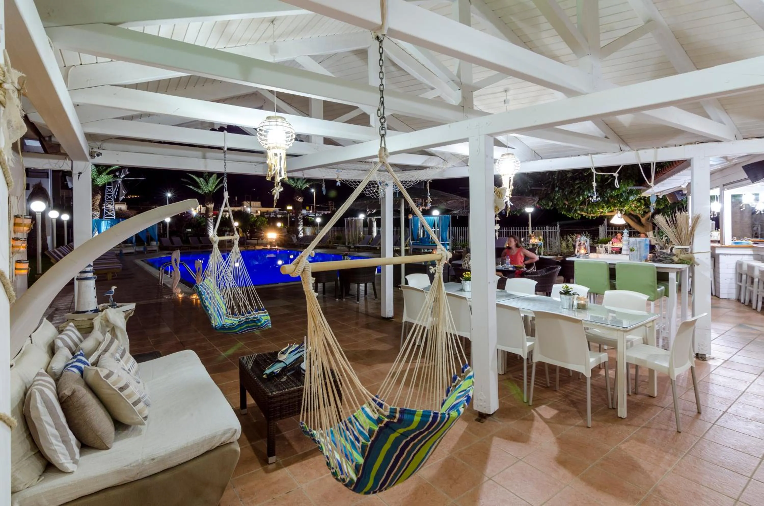 Restaurant/places to eat in Stelios Gardens