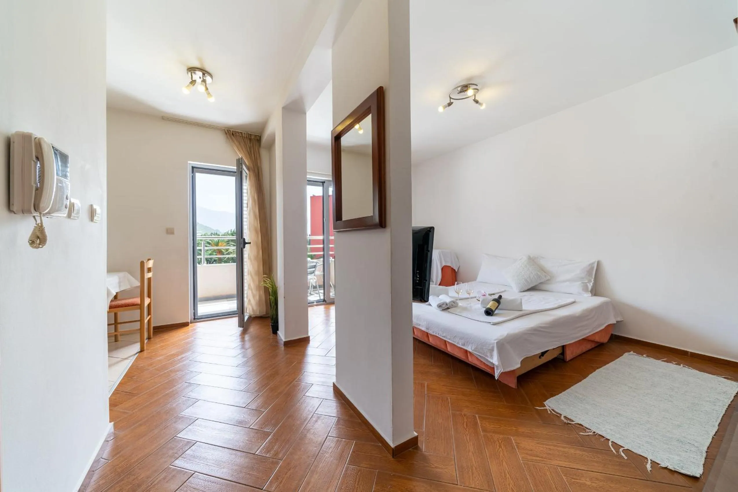 Area and facilities, Bed in SMS Apartments