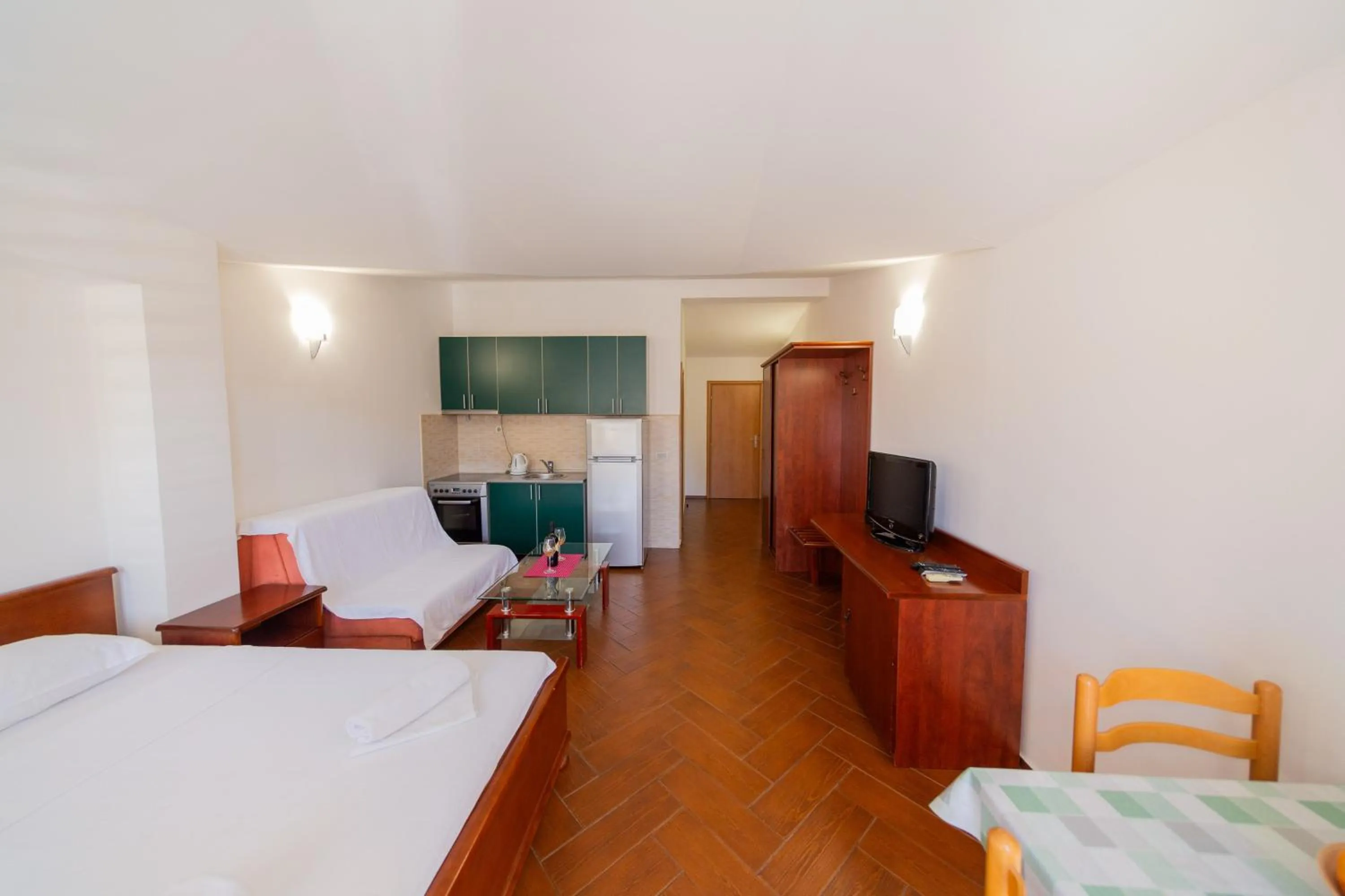 Balcony/Terrace, Bed in SMS Apartments