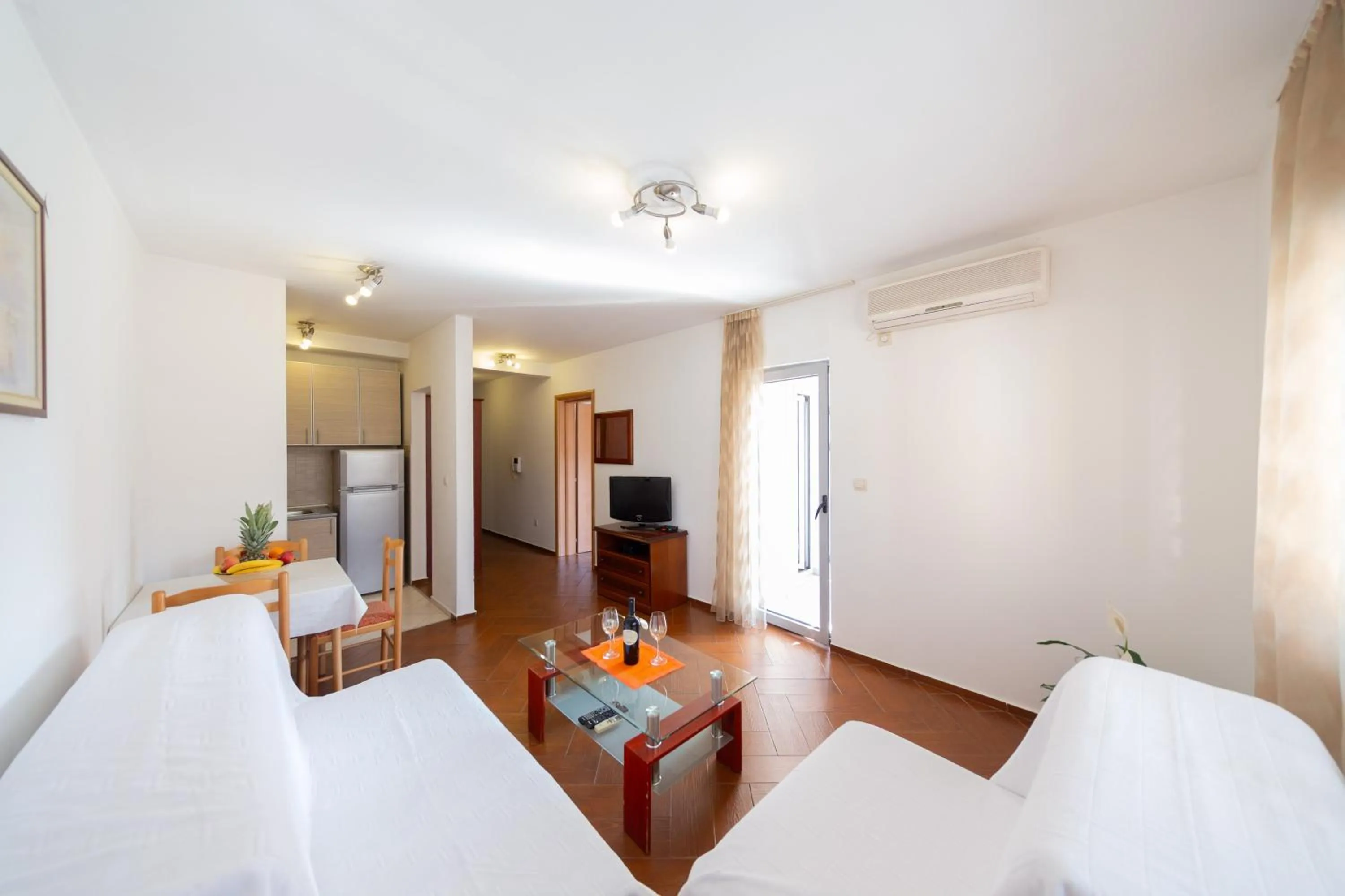 Living room, Bed in SMS Apartments