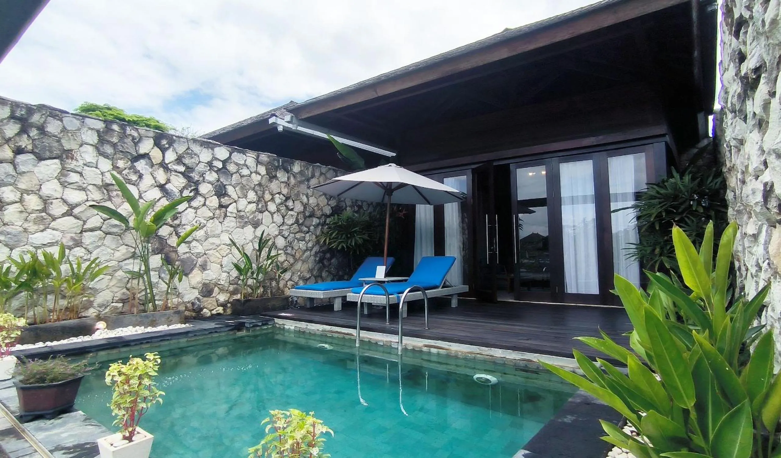 Swimming pool in Wyndham Tamansari Jivva Resort Bali