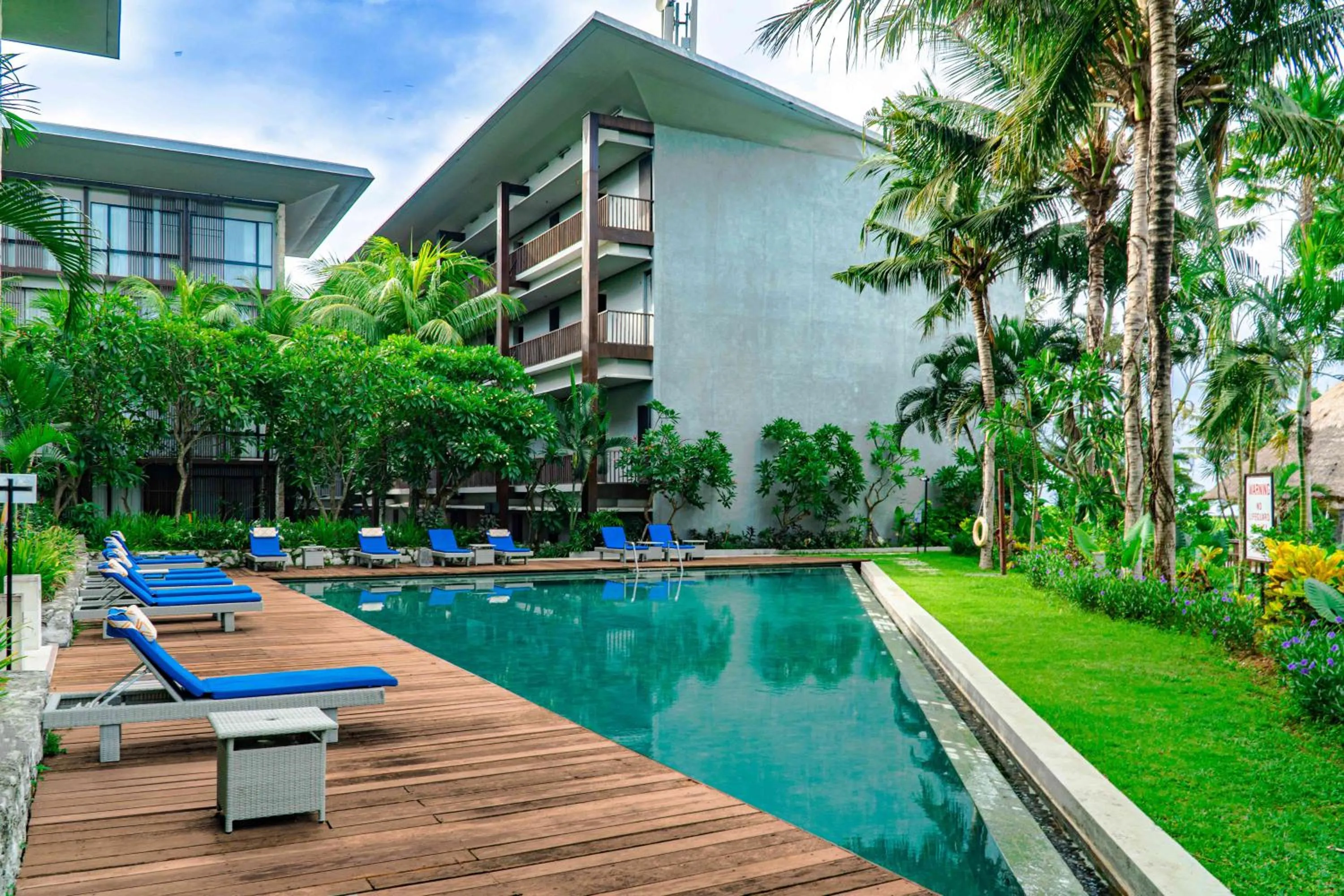 Swimming pool in Wyndham Tamansari Jivva Resort Bali