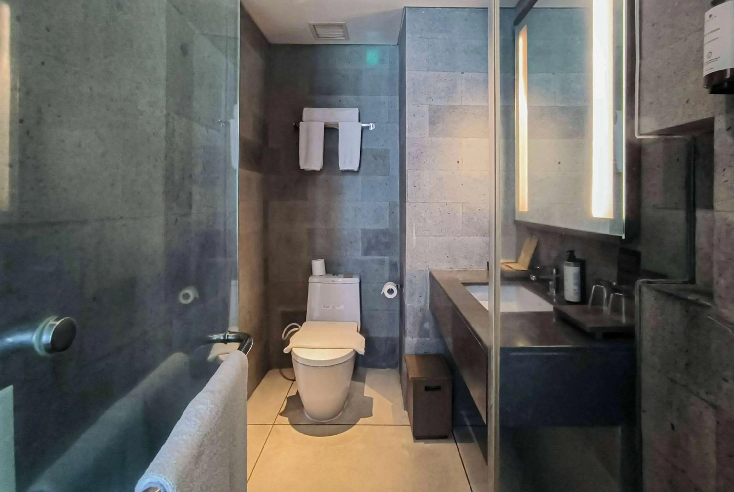 TV and multimedia in Wyndham Tamansari Jivva Resort Bali