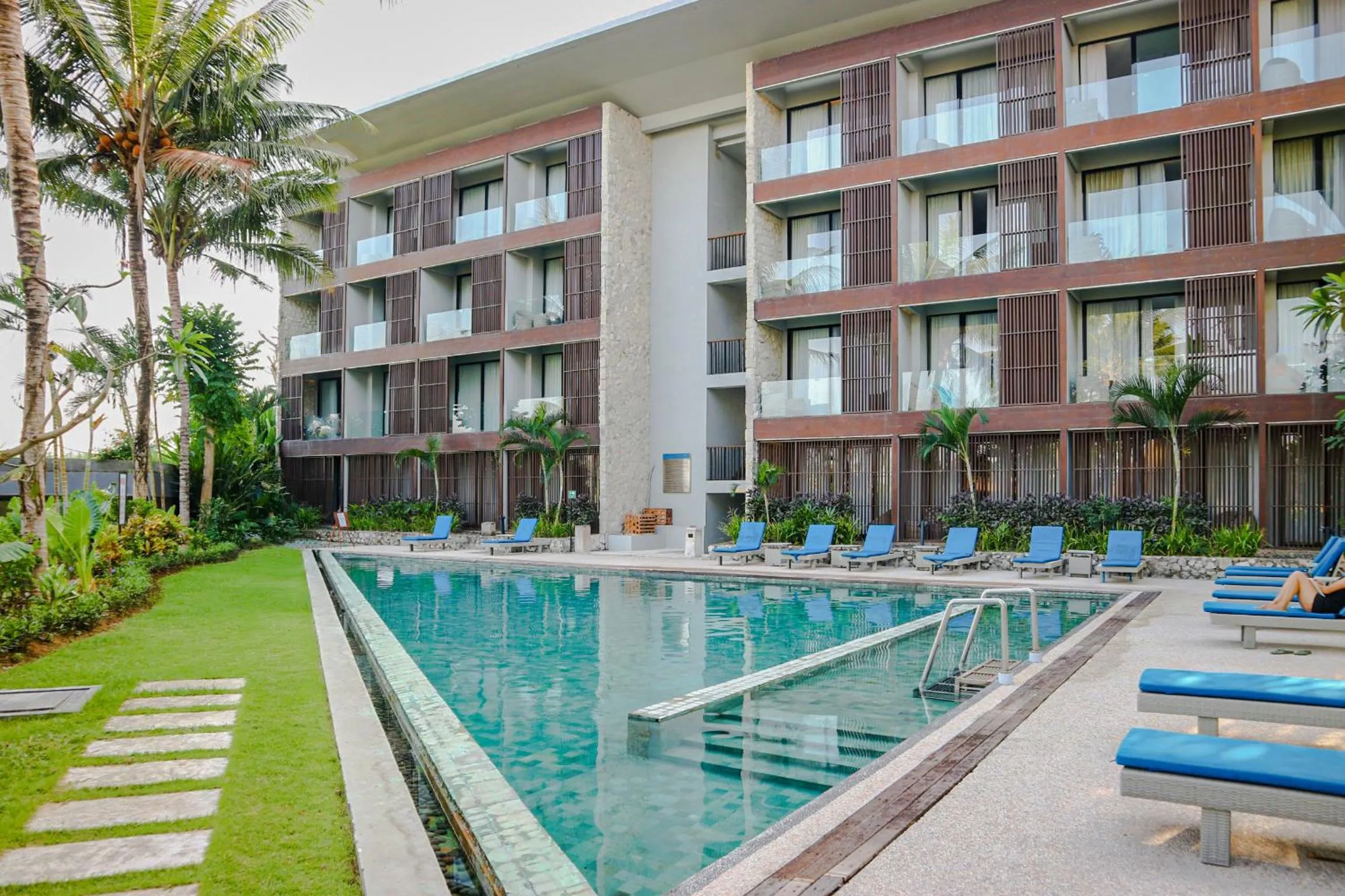 Swimming pool in Wyndham Tamansari Jivva Resort Bali