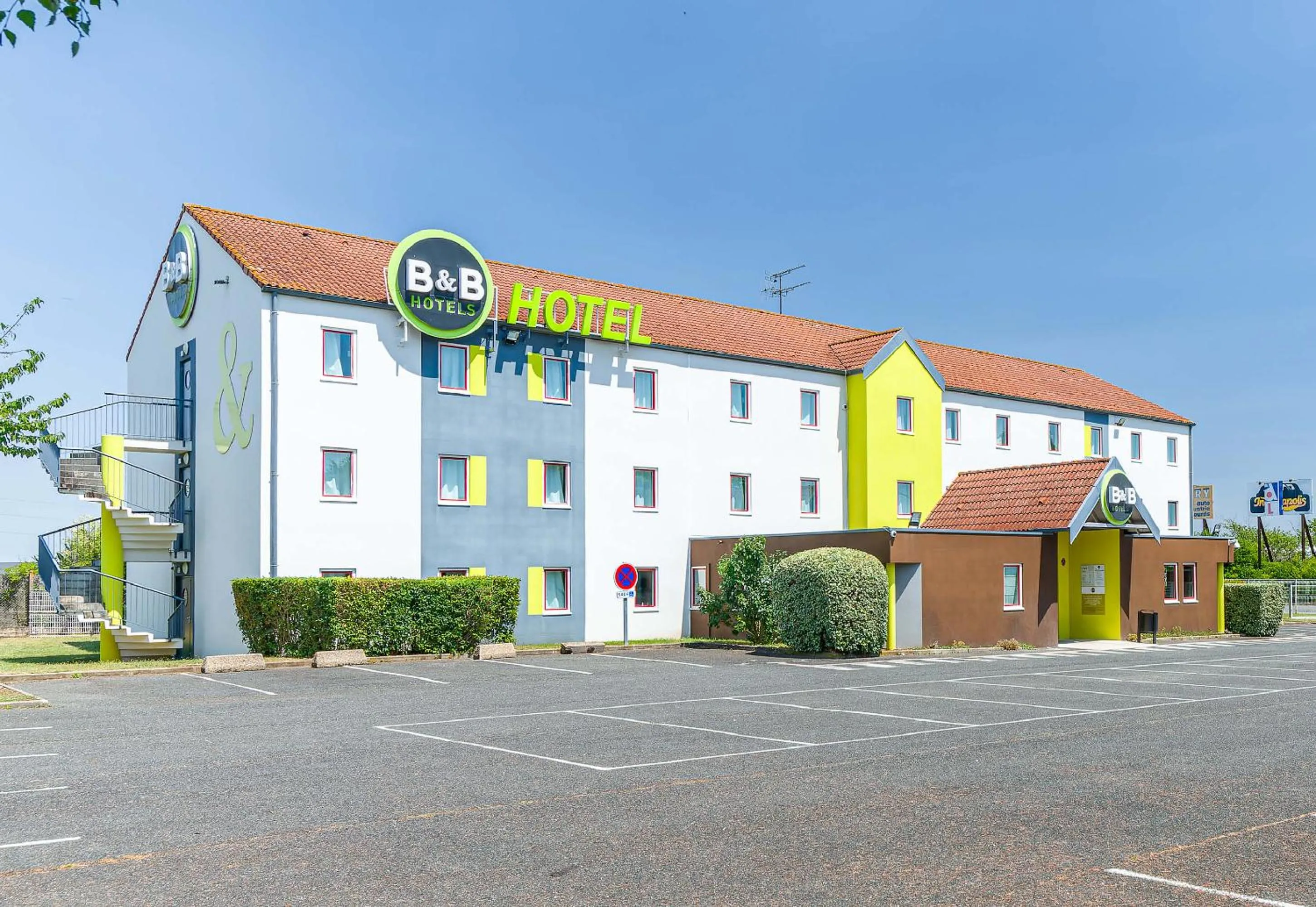 Property building in B&B HOTEL Poitiers 1 Futuroscope