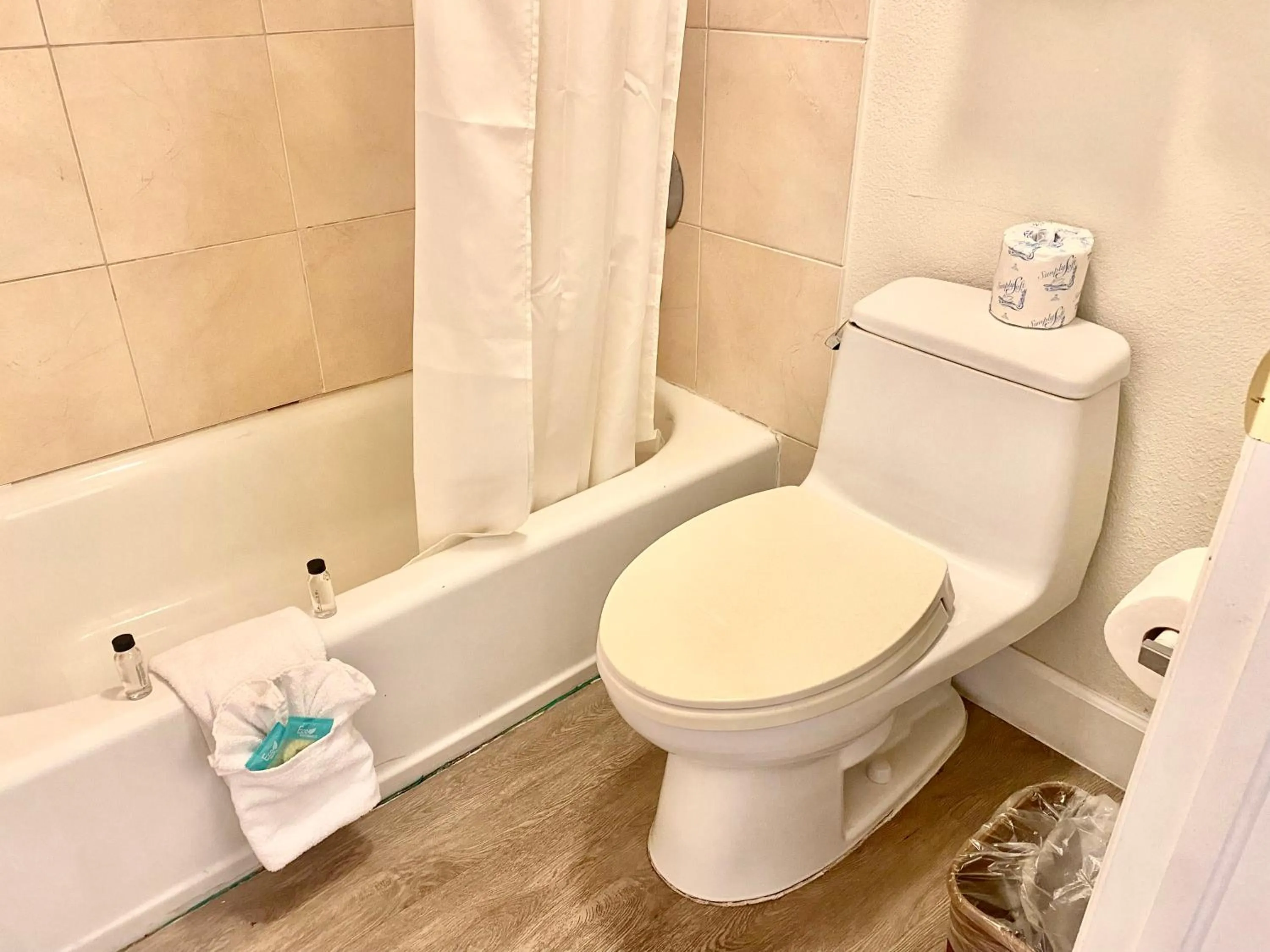 Bathroom in Garden Inn Homestead/Everglades/Gateway to Keys